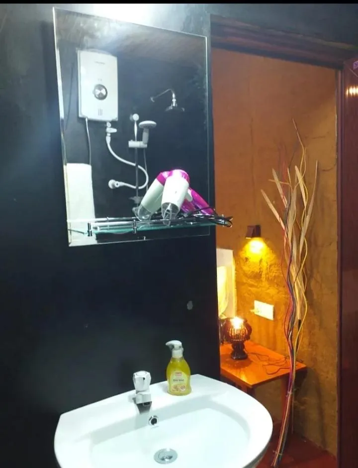 Bathroom in Nature lovers Safari Cottage