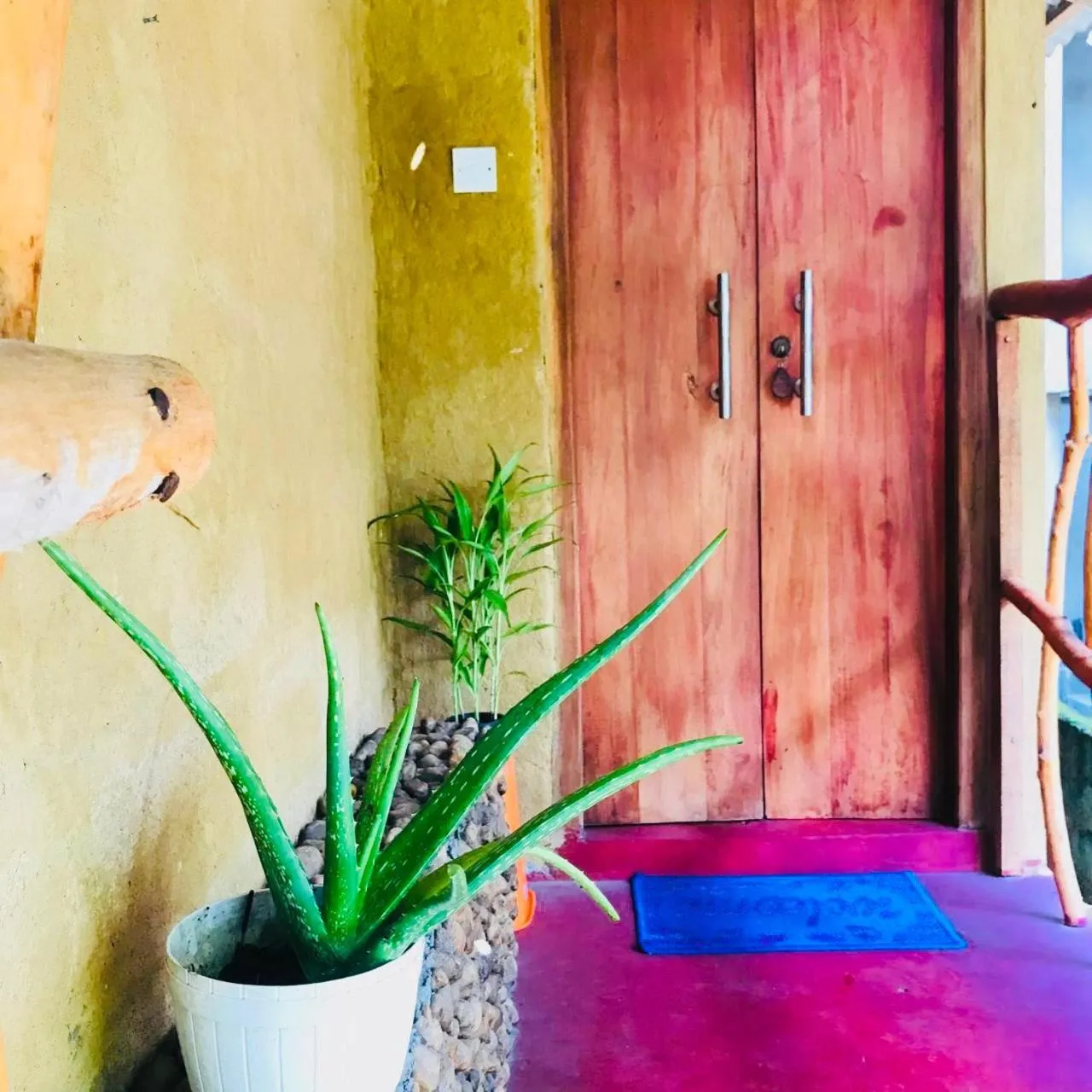 Facade/entrance, Bed in Nature lovers Safari Cottage