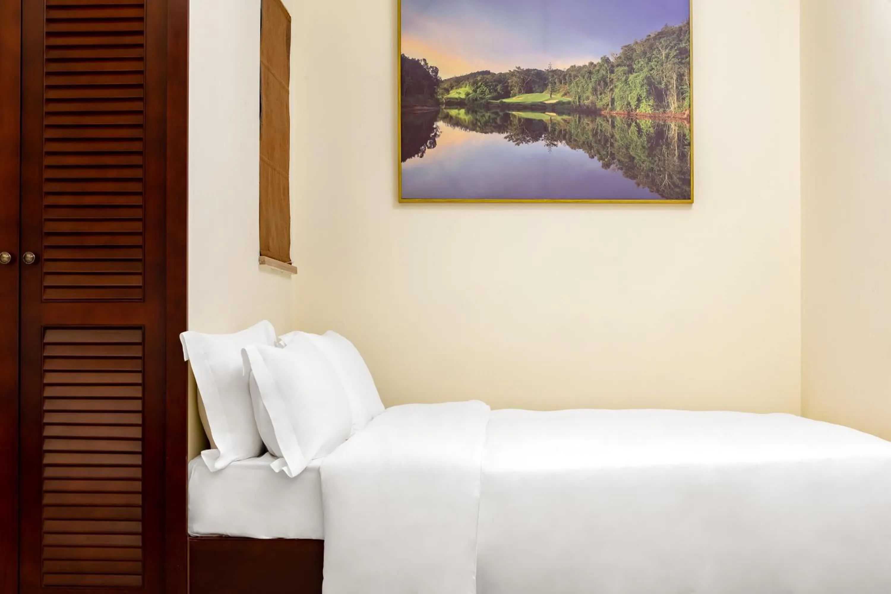 Bedroom in Paxton Vacances Hotel & Suite Sanya