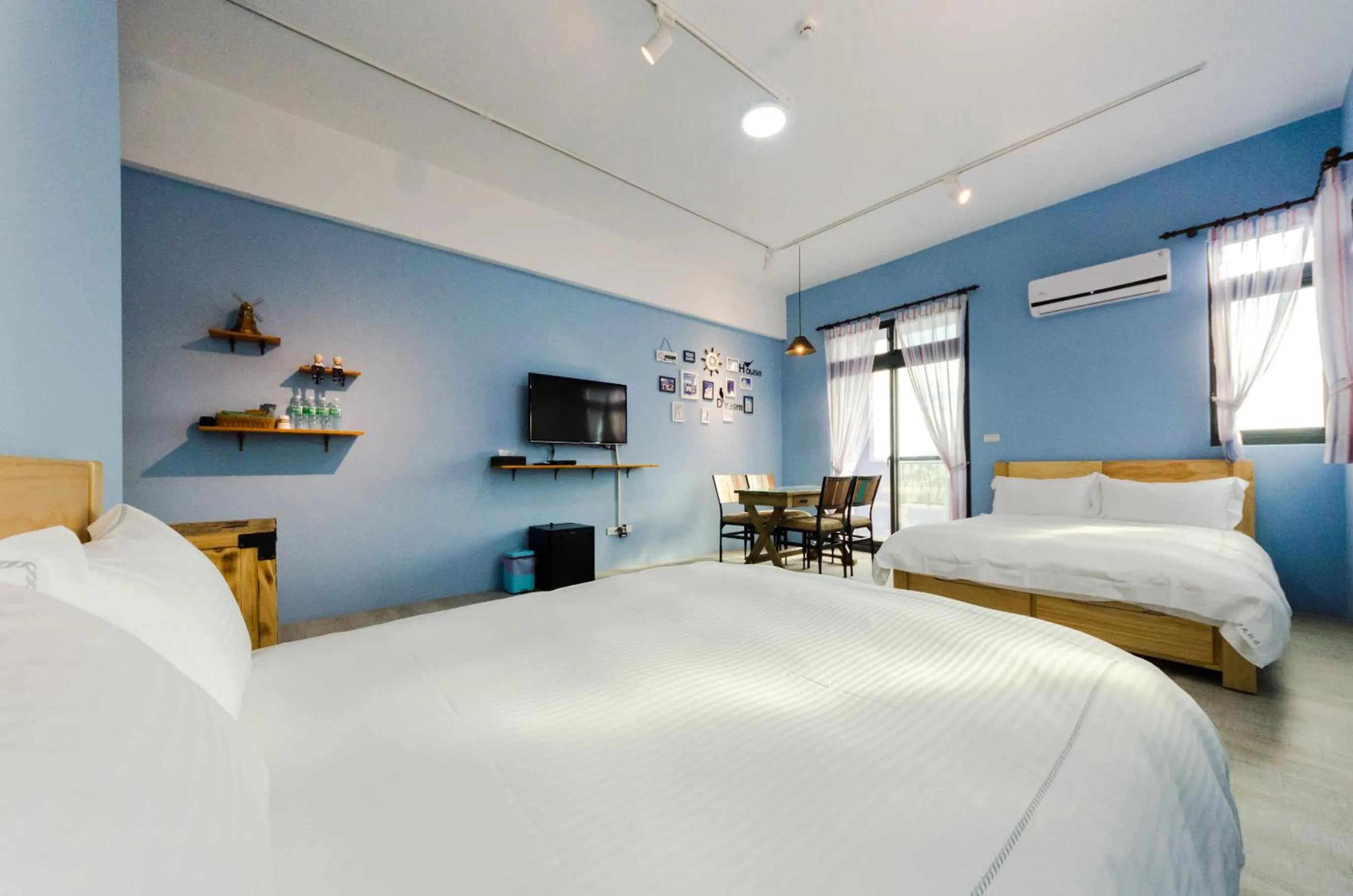 Bed in Sea breeze Inn