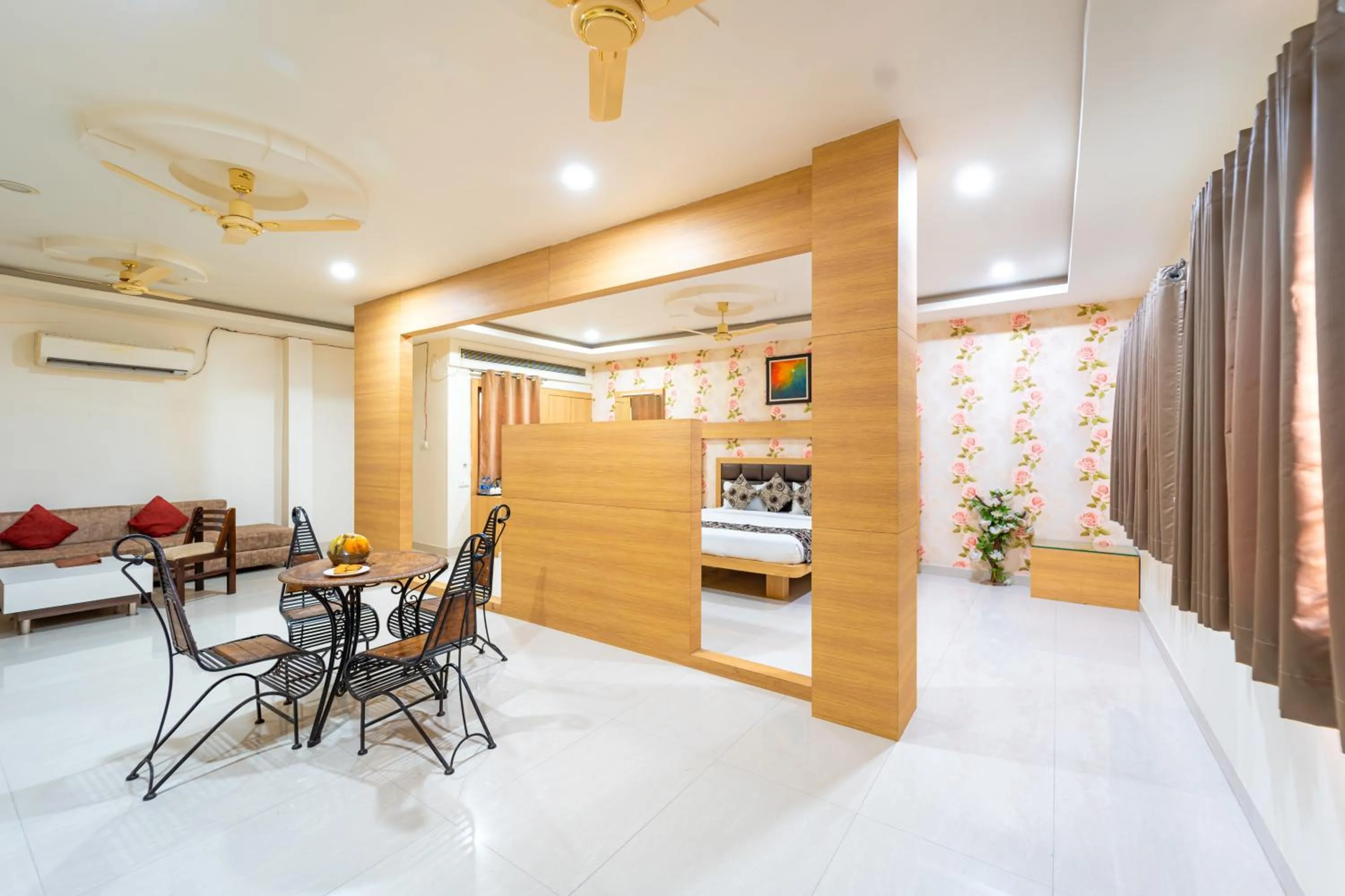 Bedroom in Hotel Royal Palace