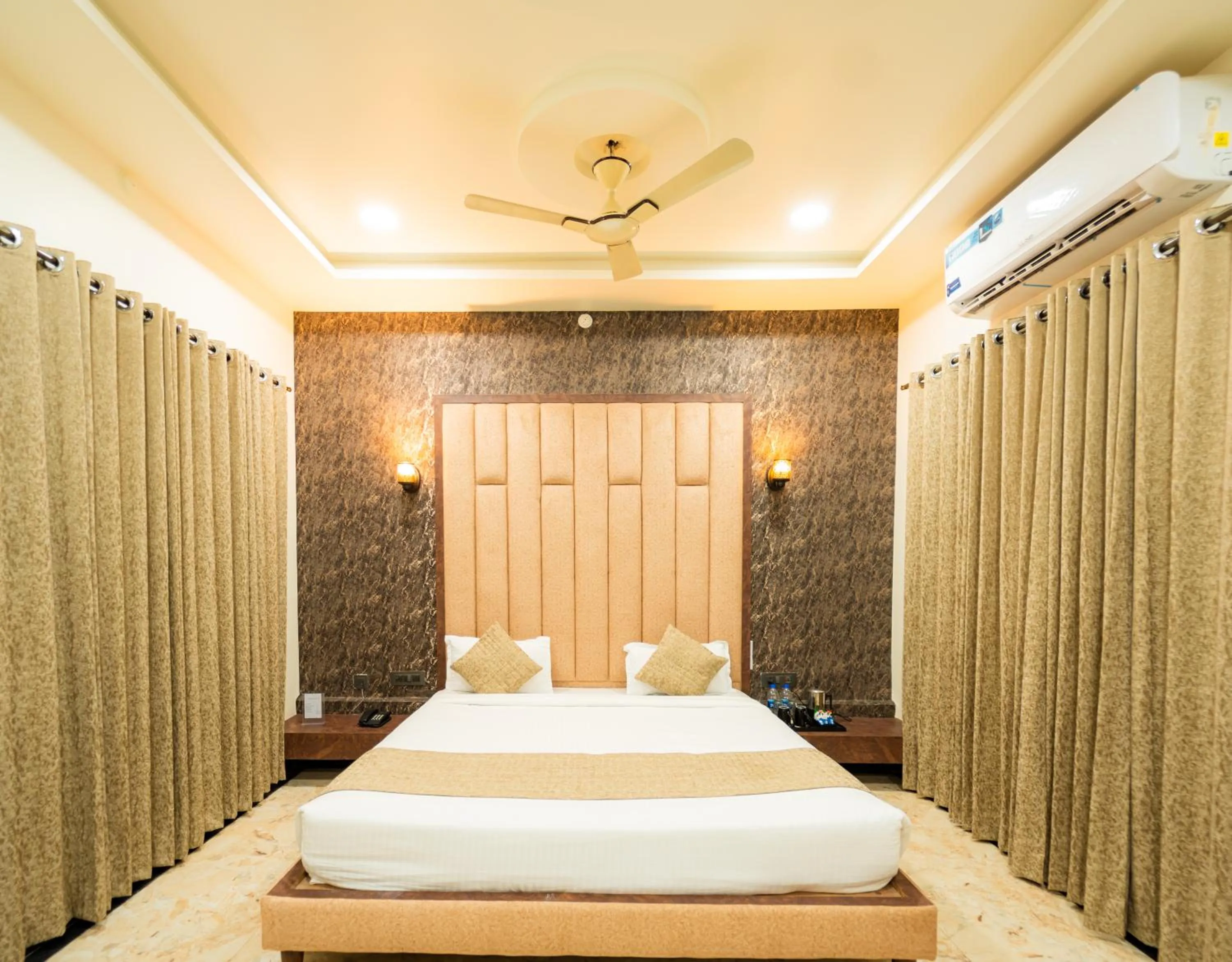 Bed in Hotel Royal Palace