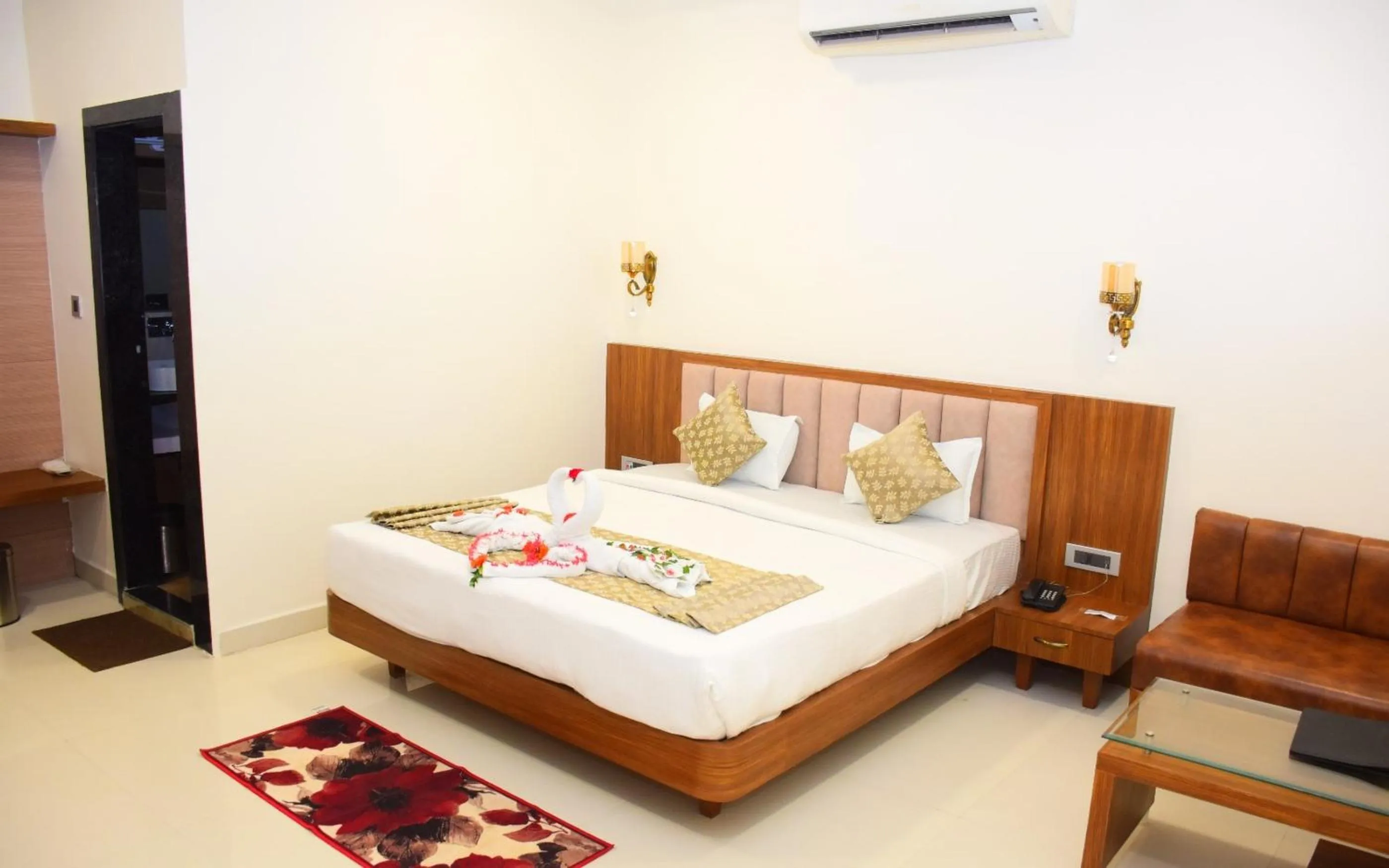 Bedroom, Bed in Hotel Royal Palace