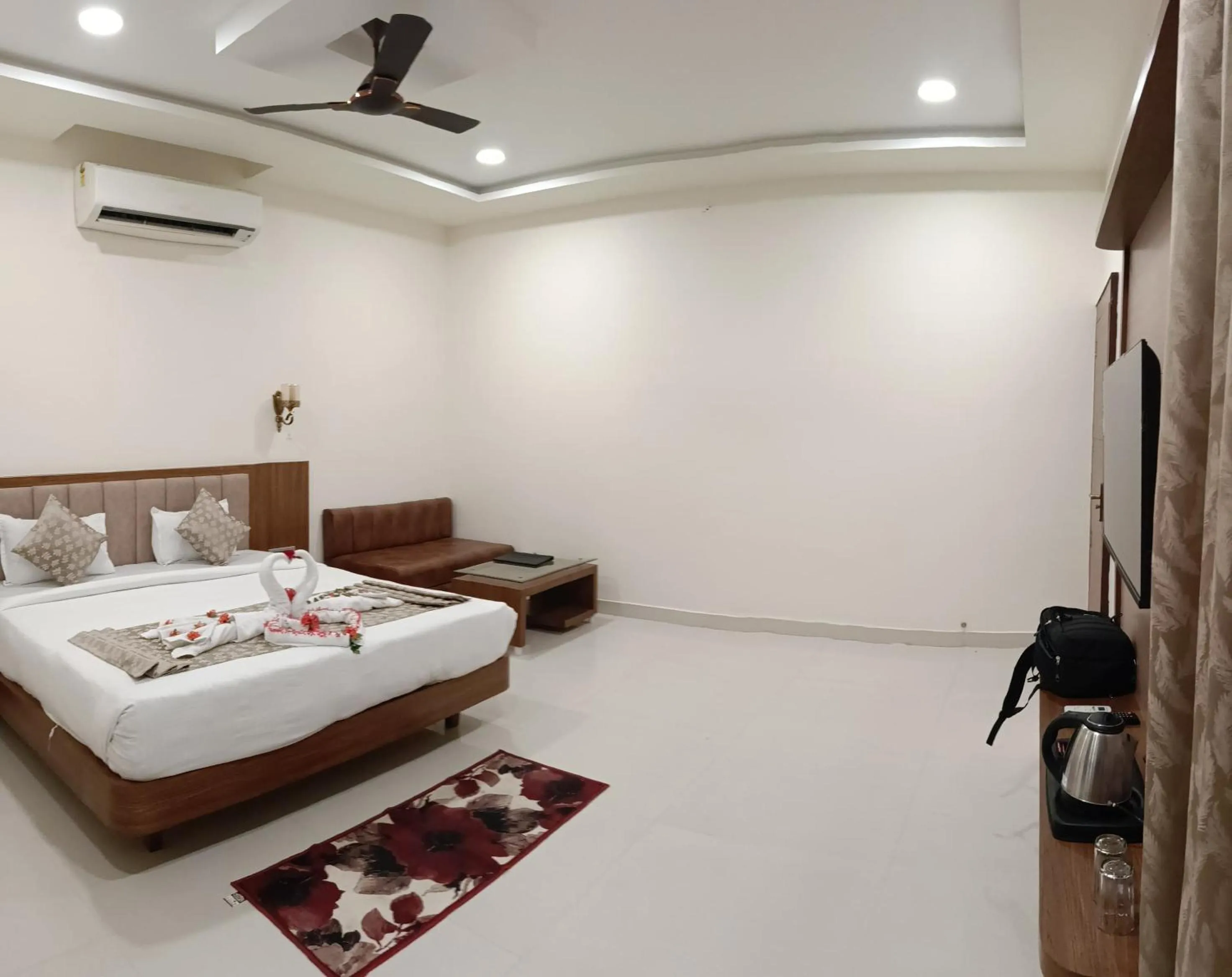 Bedroom, Bed in Hotel Royal Palace