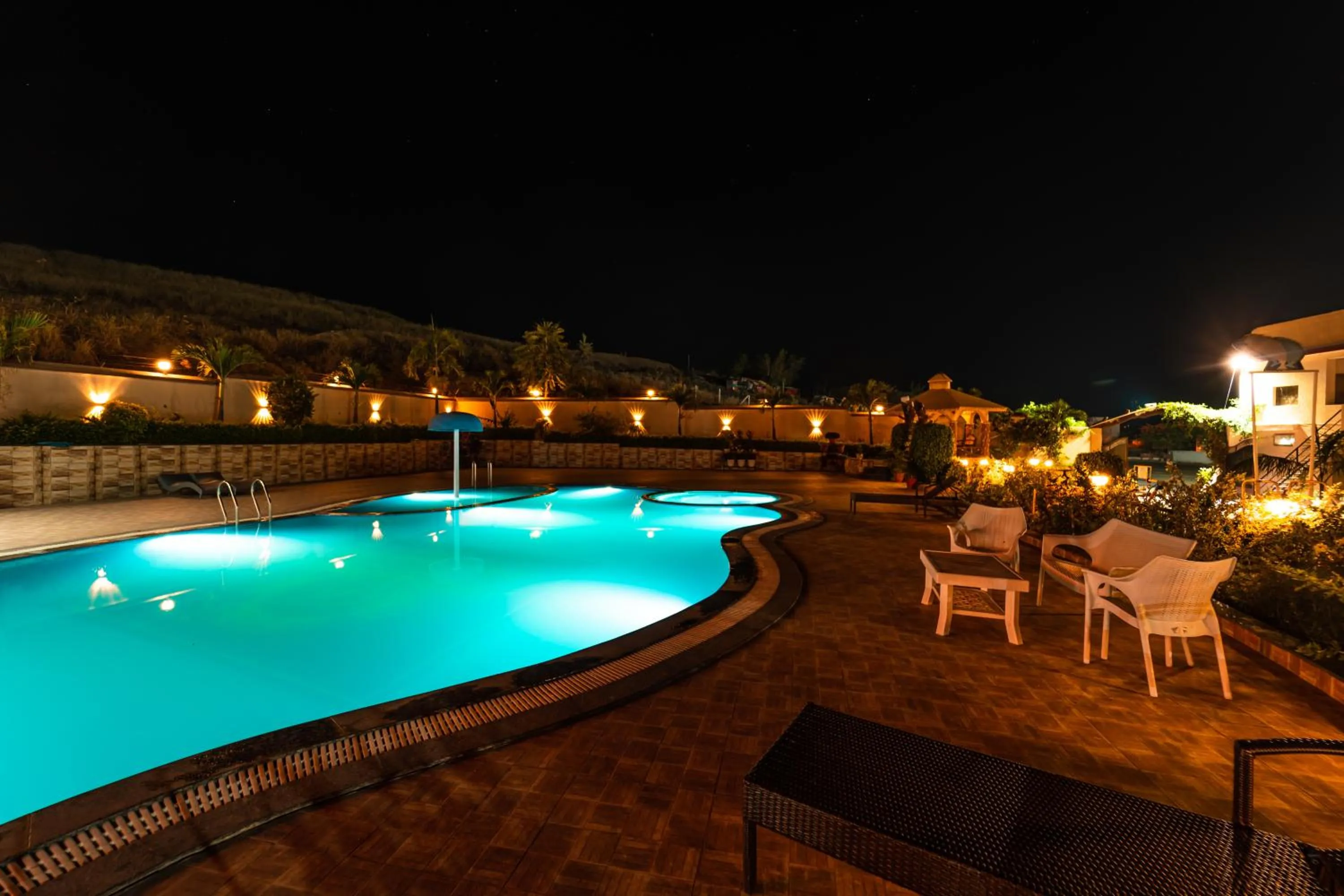 Swimming pool in Hotel Royal Palace