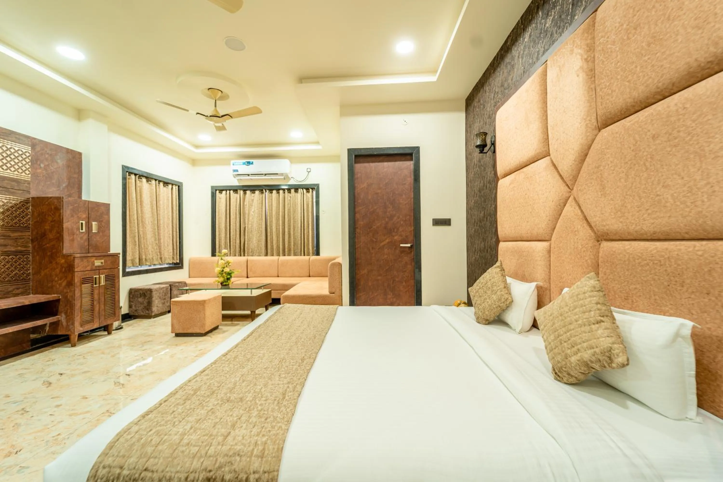 Bedroom, Bed in Hotel Royal Palace