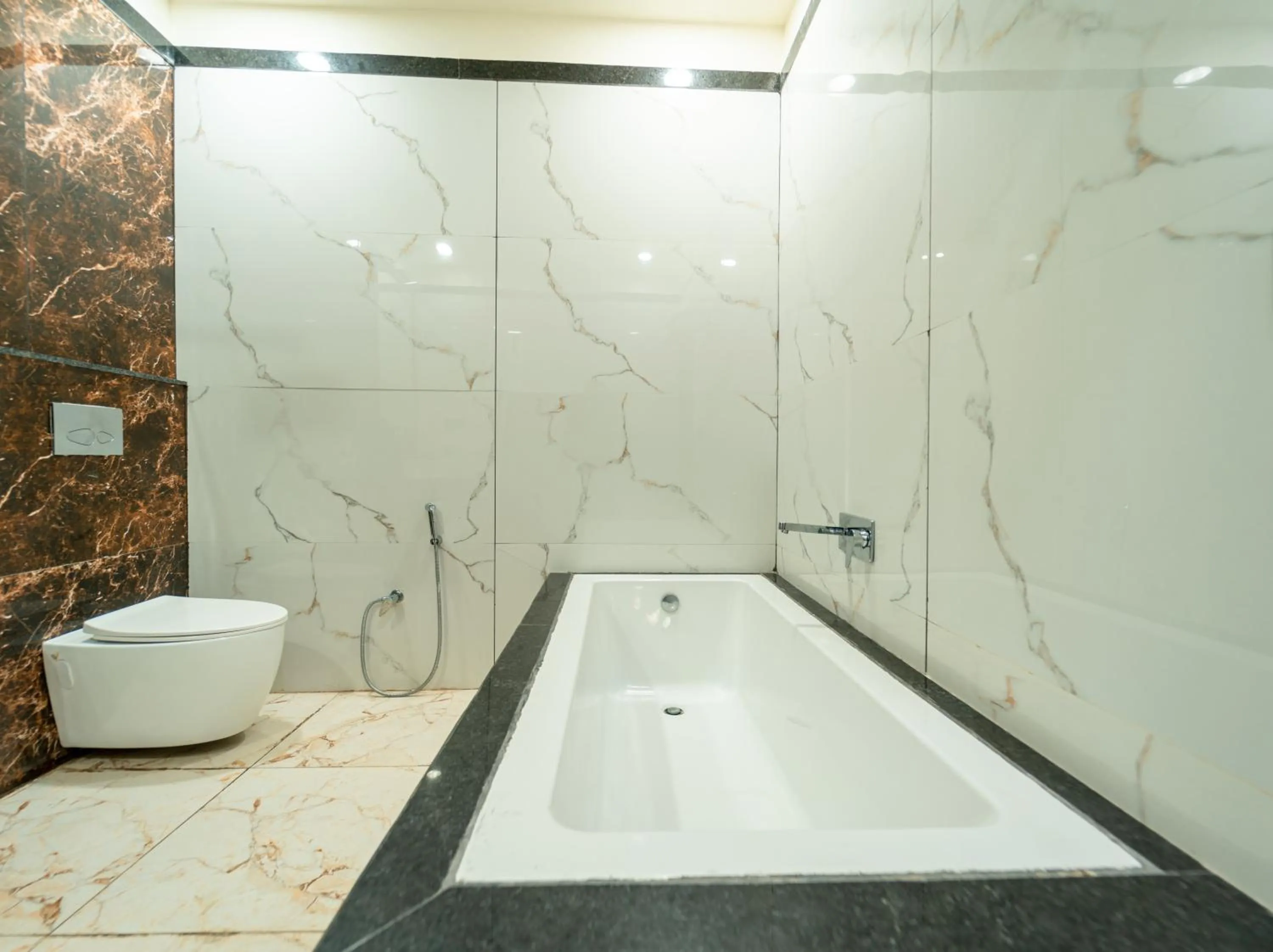 Bath in Hotel Royal Palace