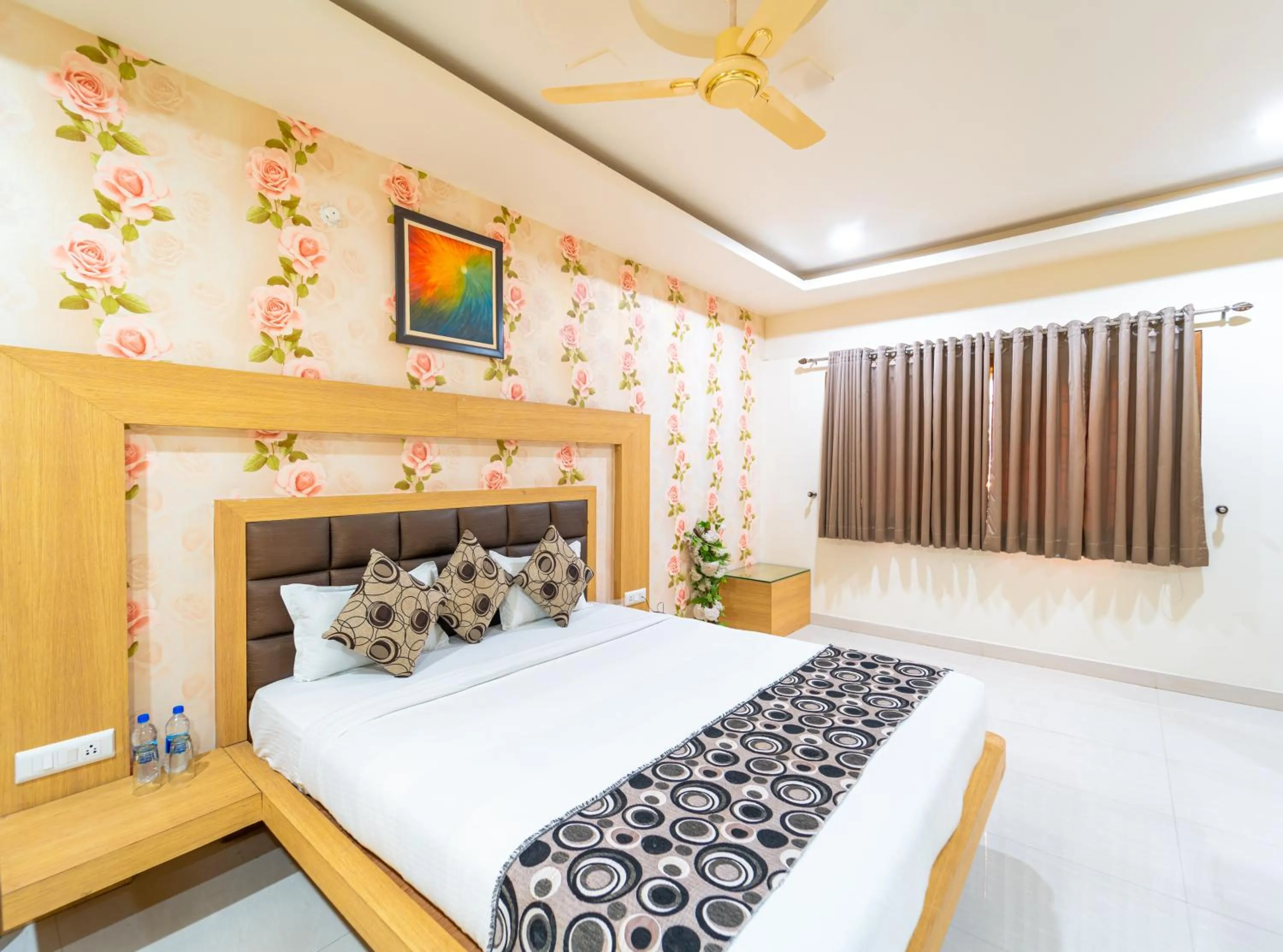 Bedroom, Bed in Hotel Royal Palace