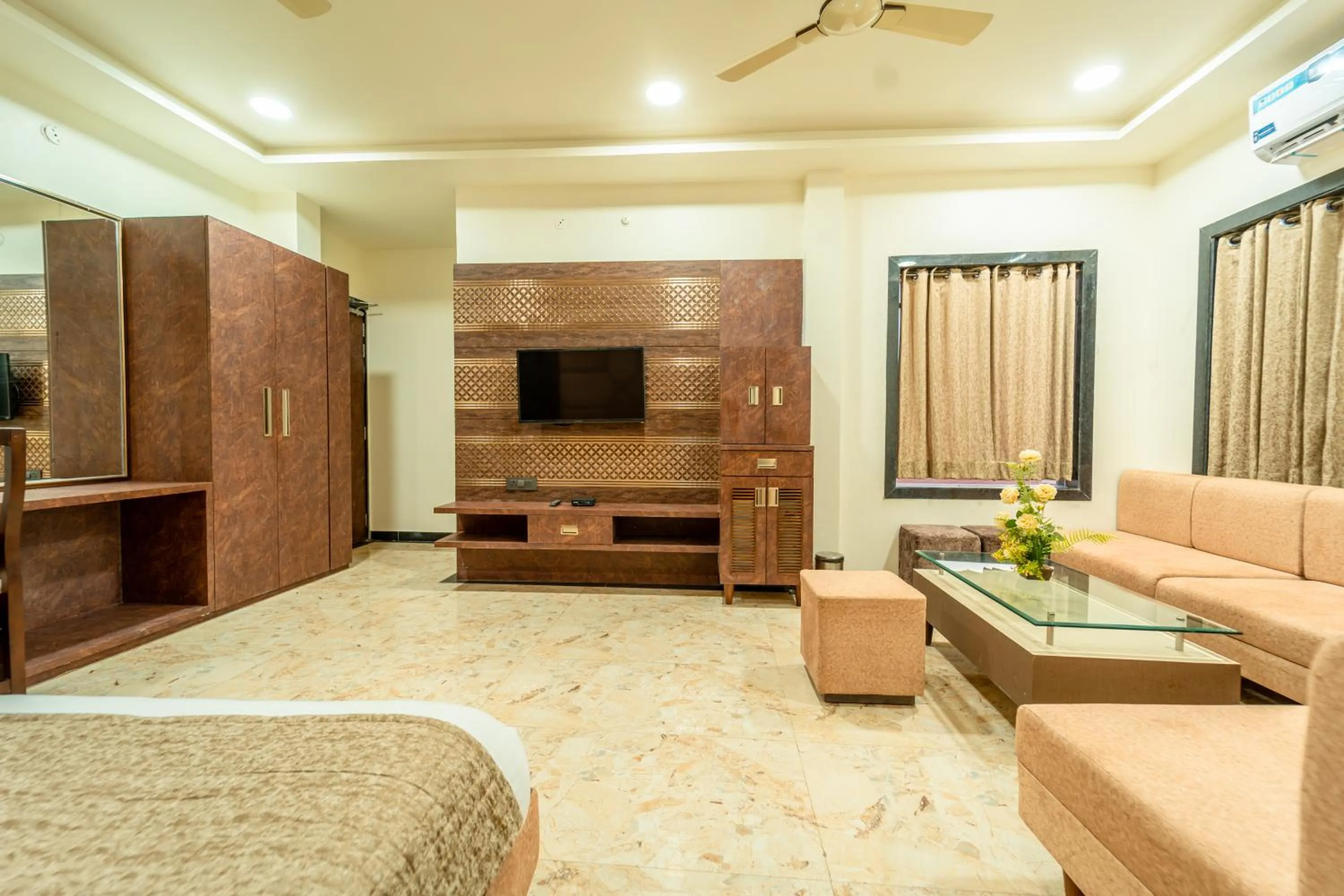 Bedroom, Bed in Hotel Royal Palace