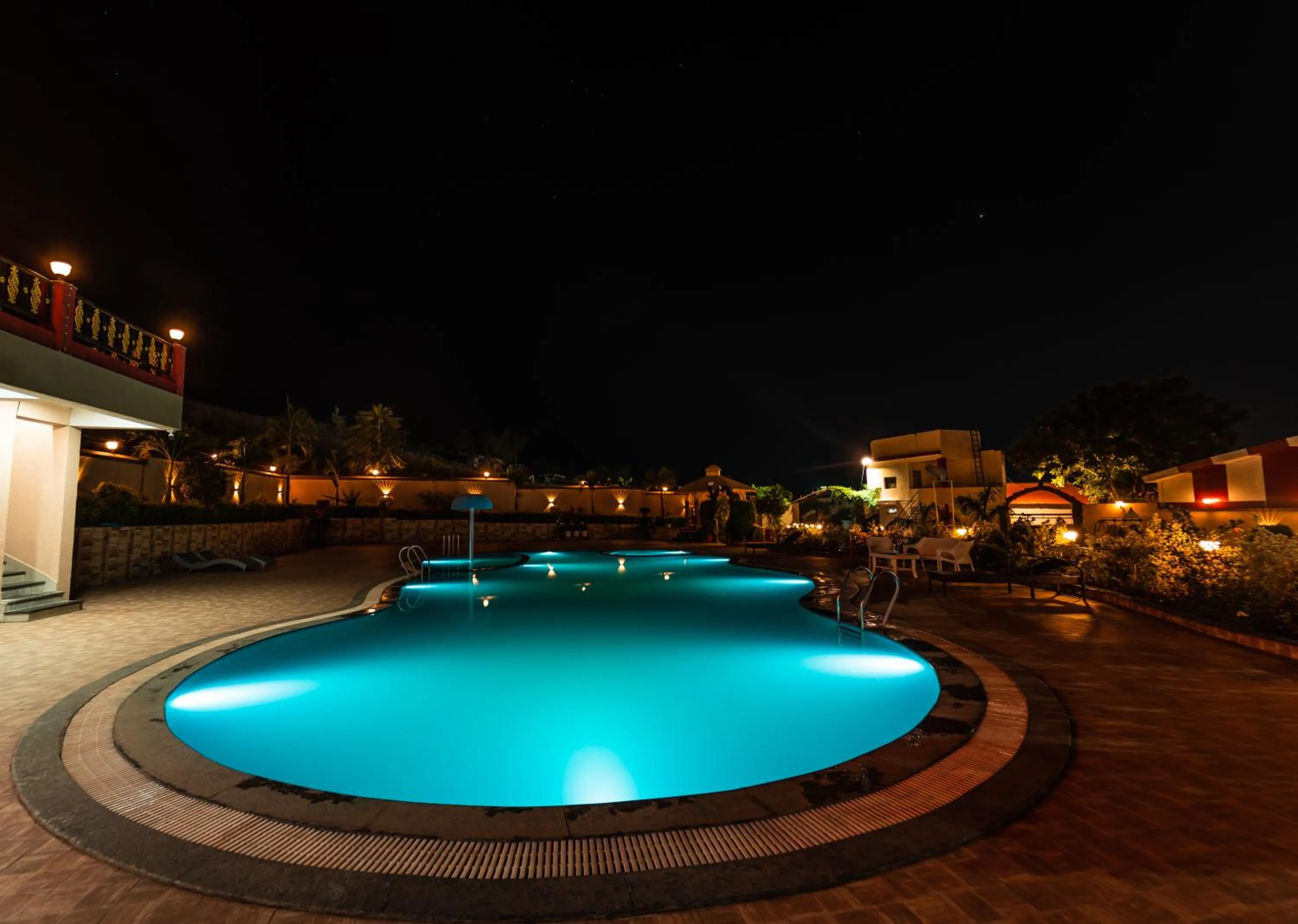 Pool view in Hotel Royal Palace
