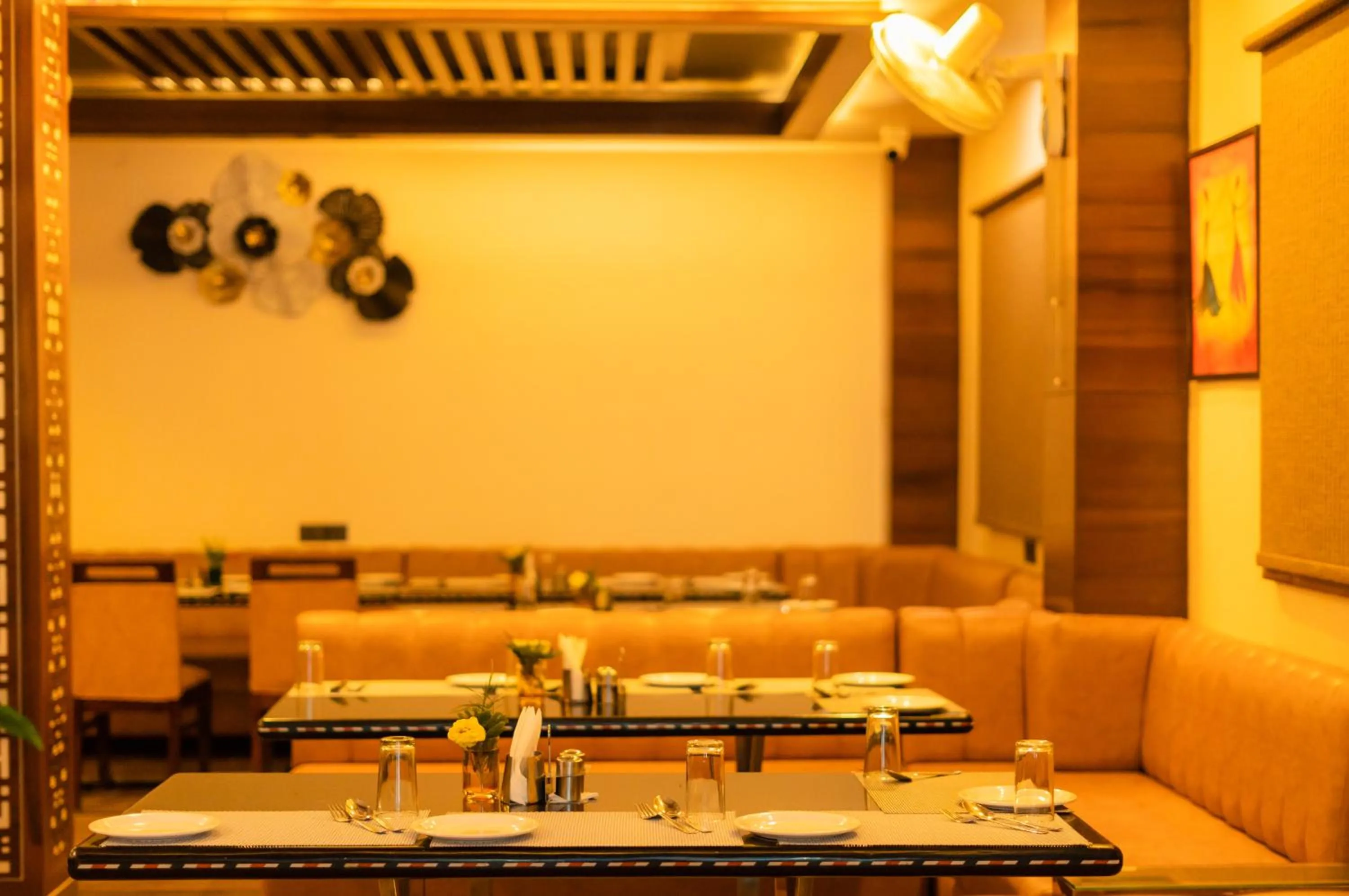 Restaurant/places to eat in Hotel Royal Palace