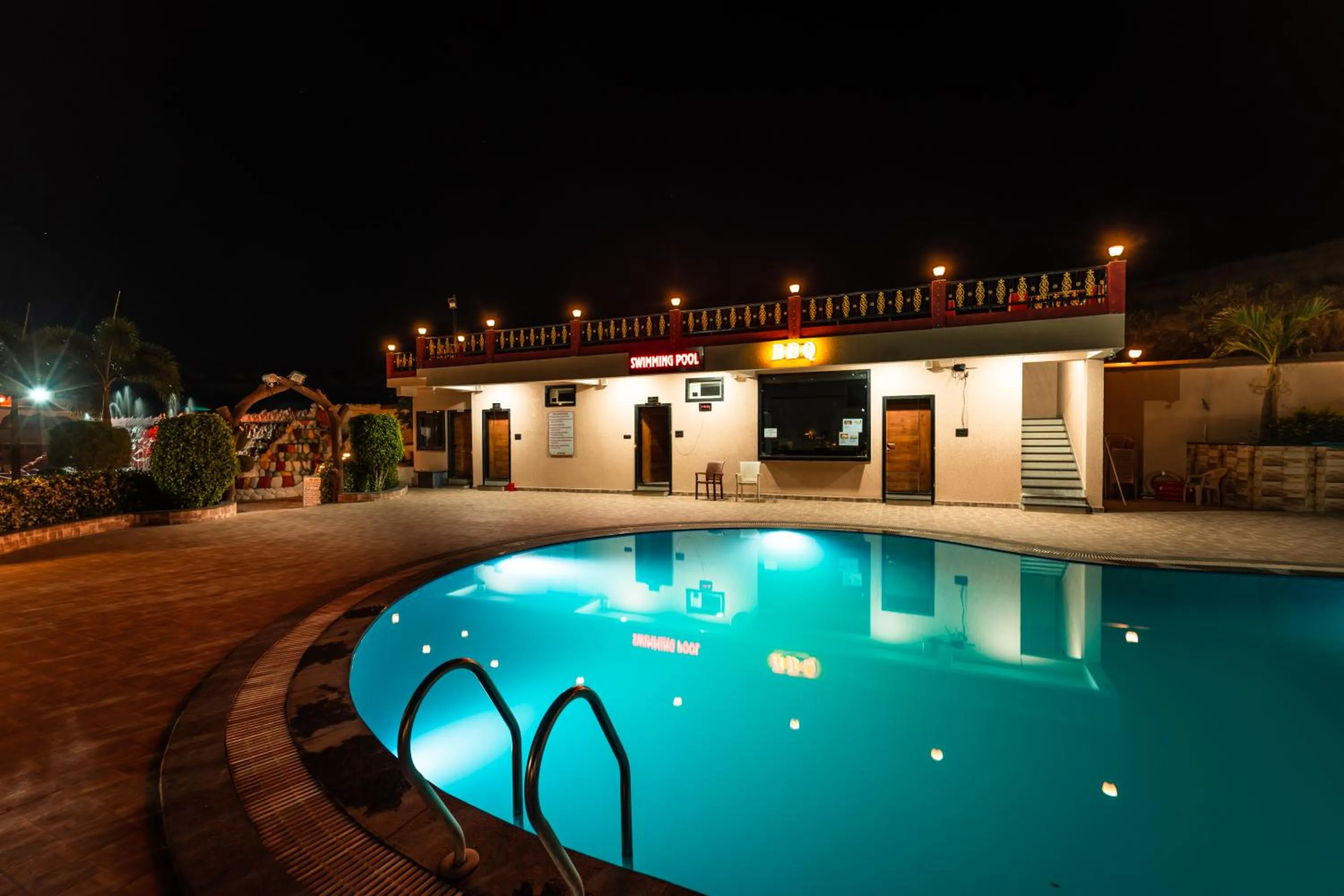 Pool view in Hotel Royal Palace