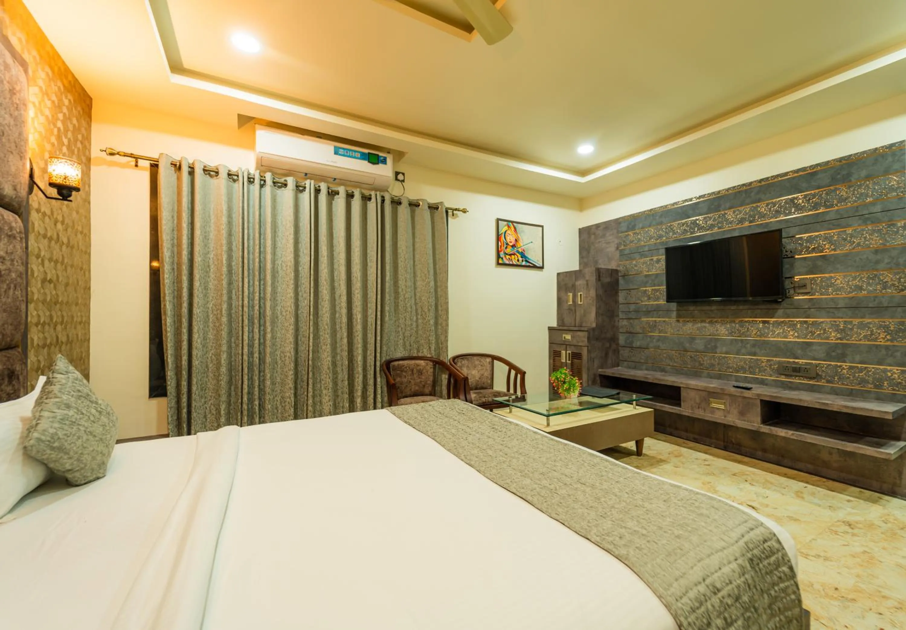 Bedroom, Bed in Hotel Royal Palace