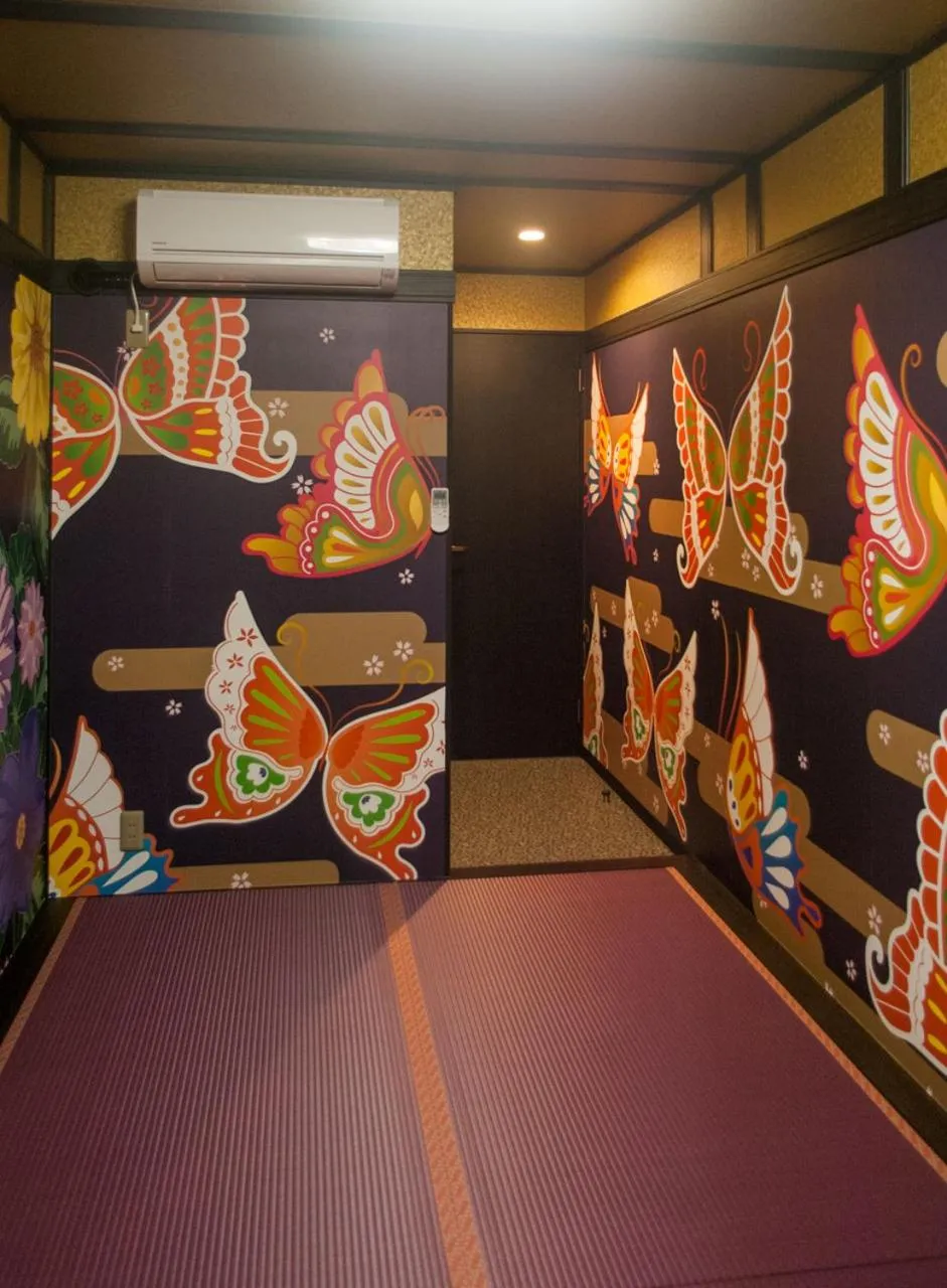 Photo of the whole room in Picnic Hostel Osaka