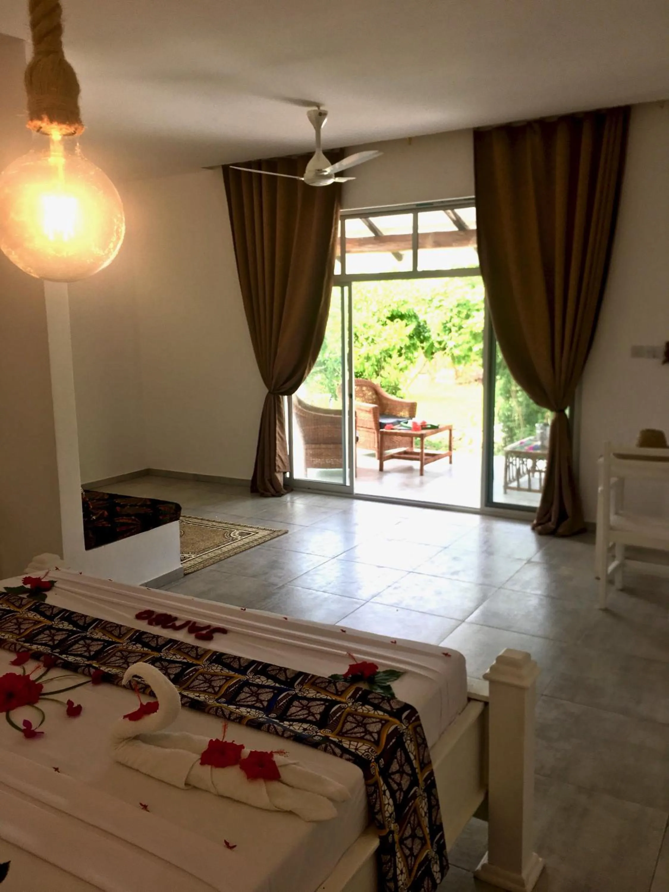 Living room, Bed in Pemba Paradise