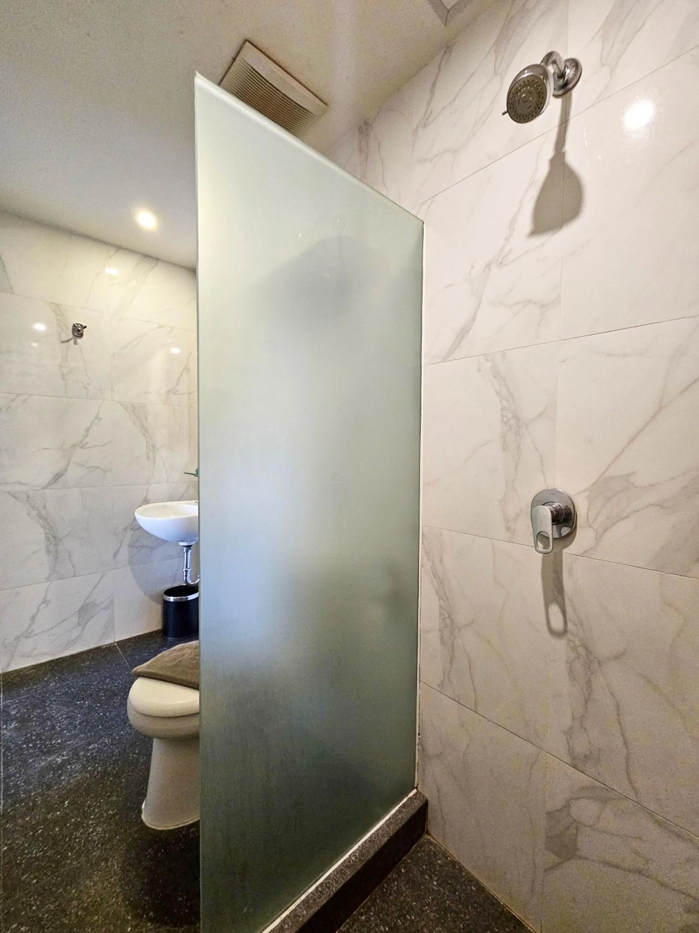 Bathroom in Hotel 88 Kedungsari - Kedungdoro By WH