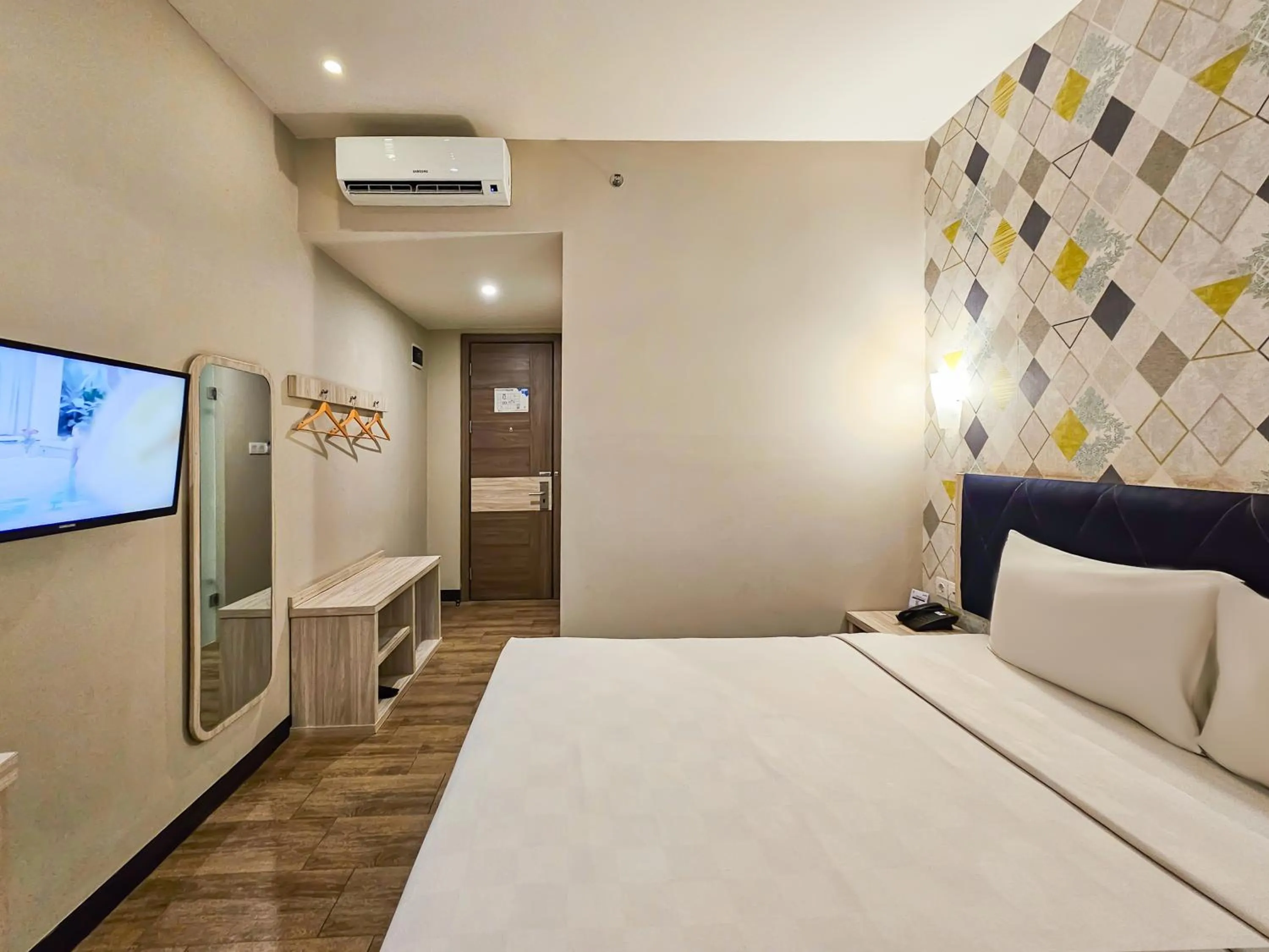 room service, Bed in Hotel 88 Kedungsari - Kedungdoro By WH