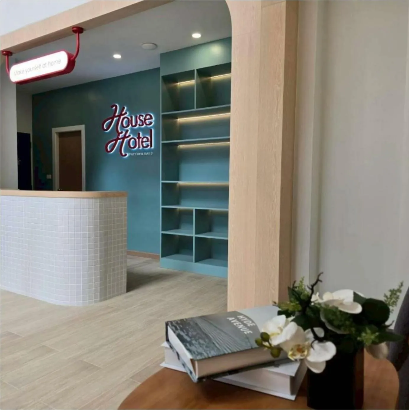 Lobby or reception in HOUSE HOTEL Central Pattaya