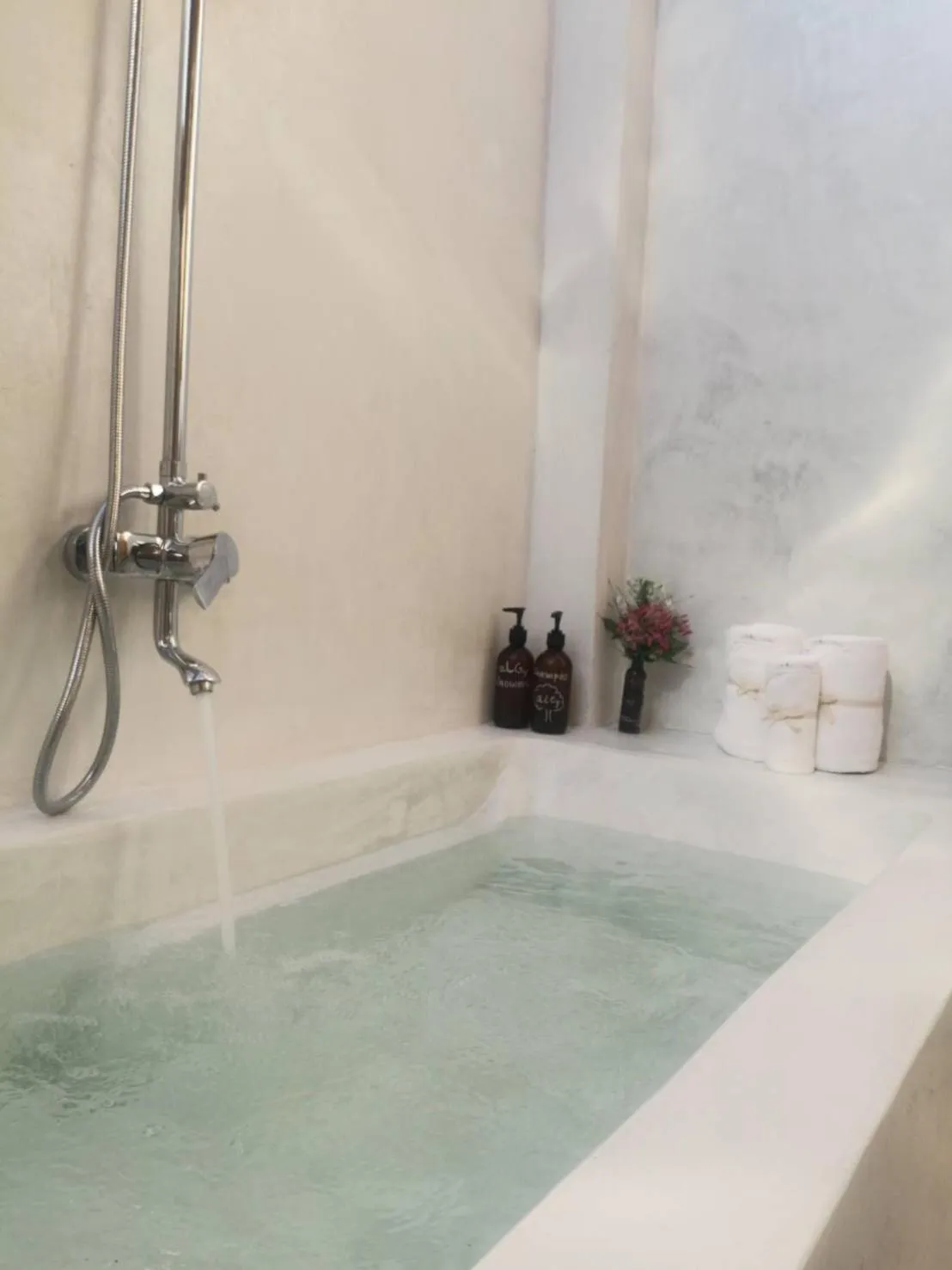 Hot Tub in COOLLiving Farmhouse Organic