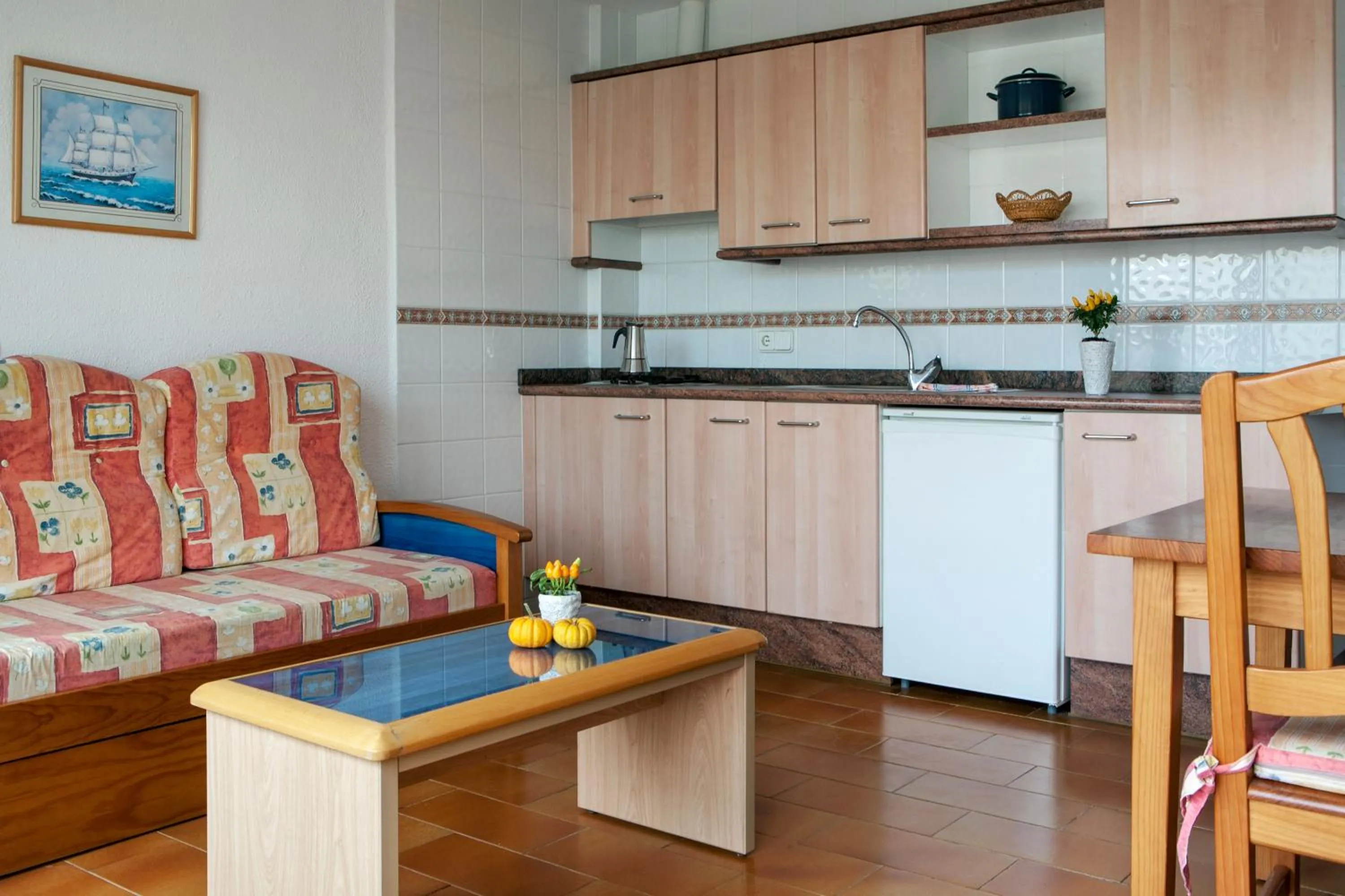 Kitchen or kitchenette in Apartamentos Portu Saler