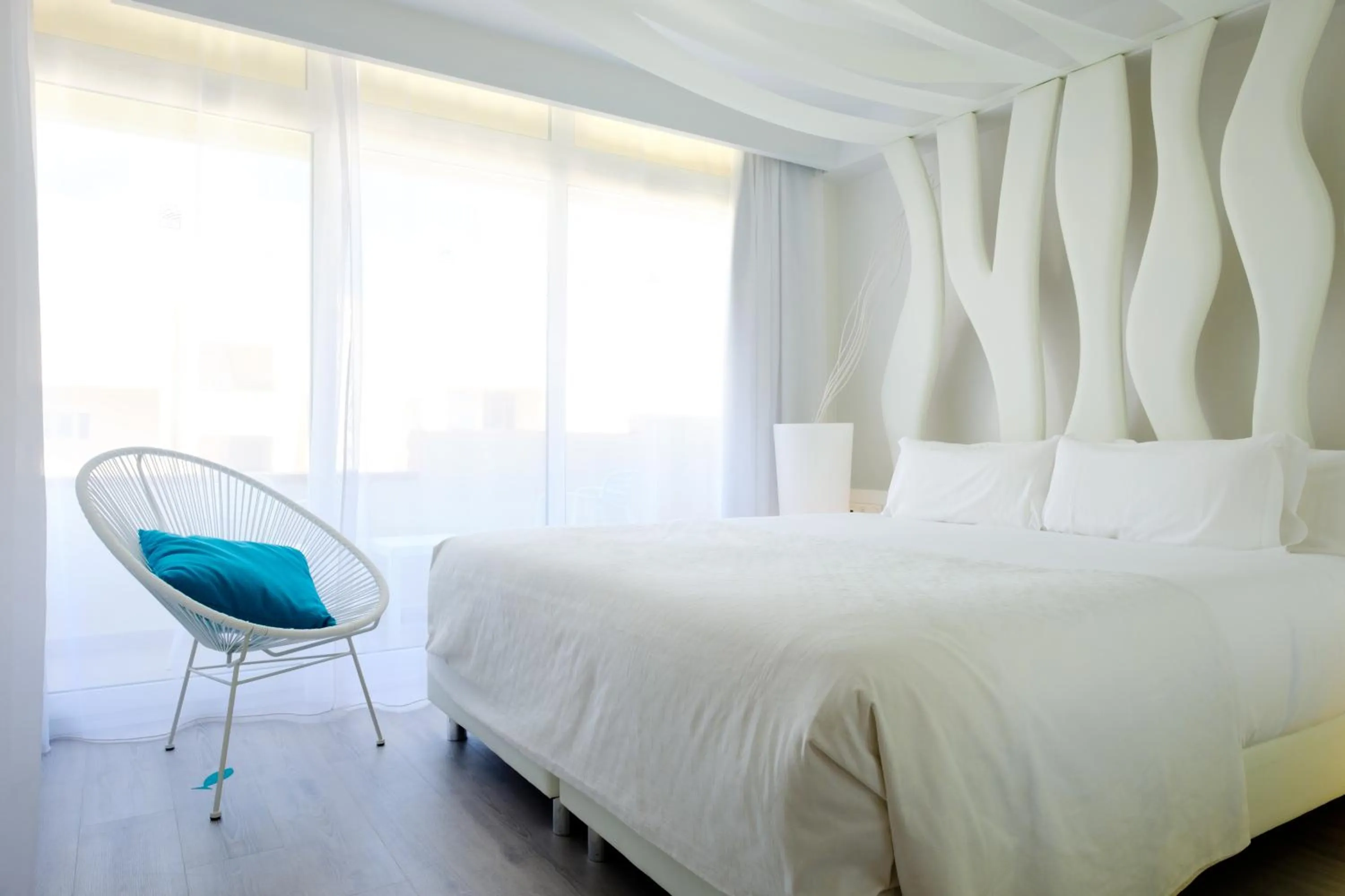 Balcony/Terrace, Bed in Apartamentos Portu Saler