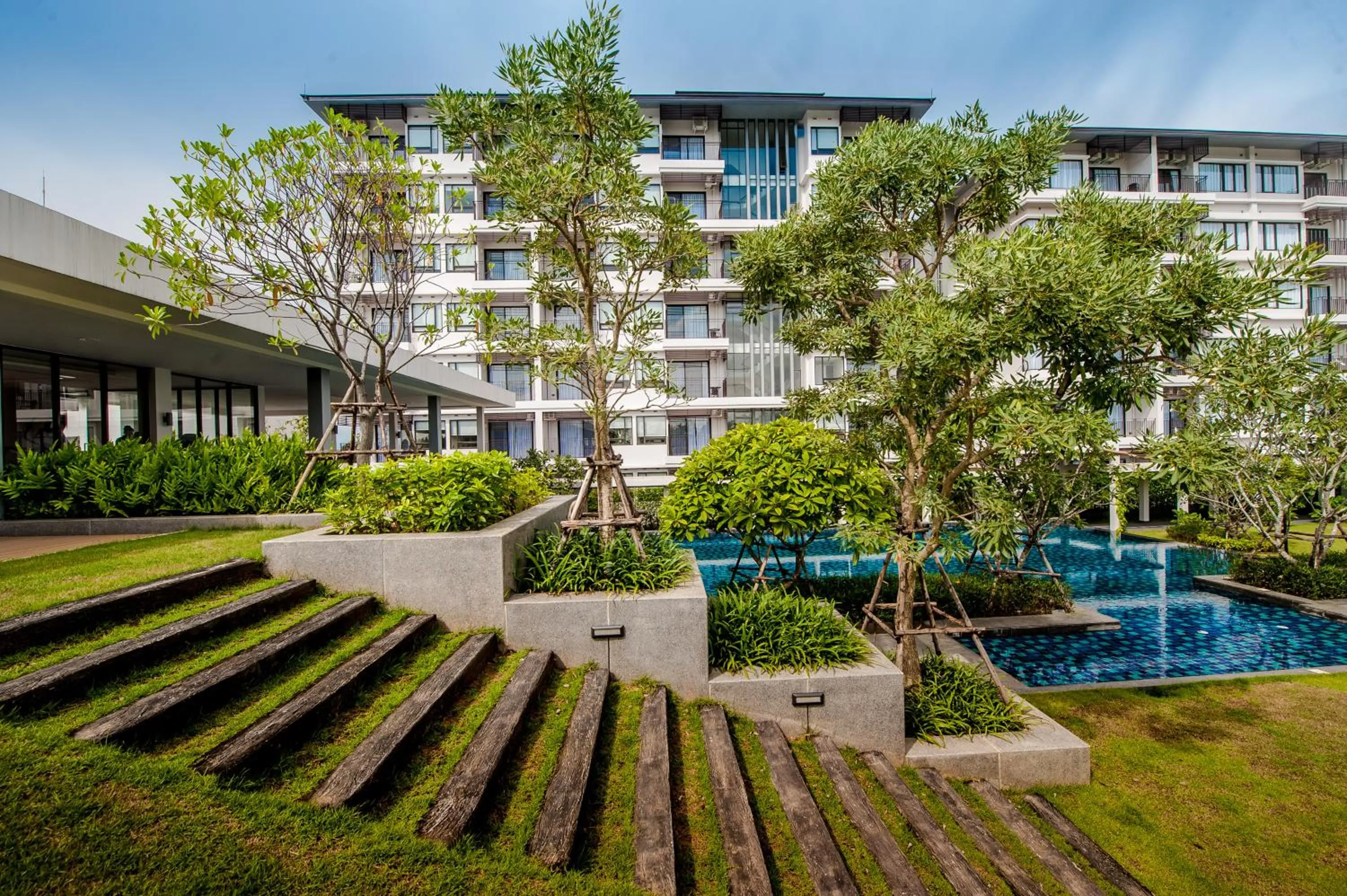 Property building in Burgundy Residence 304