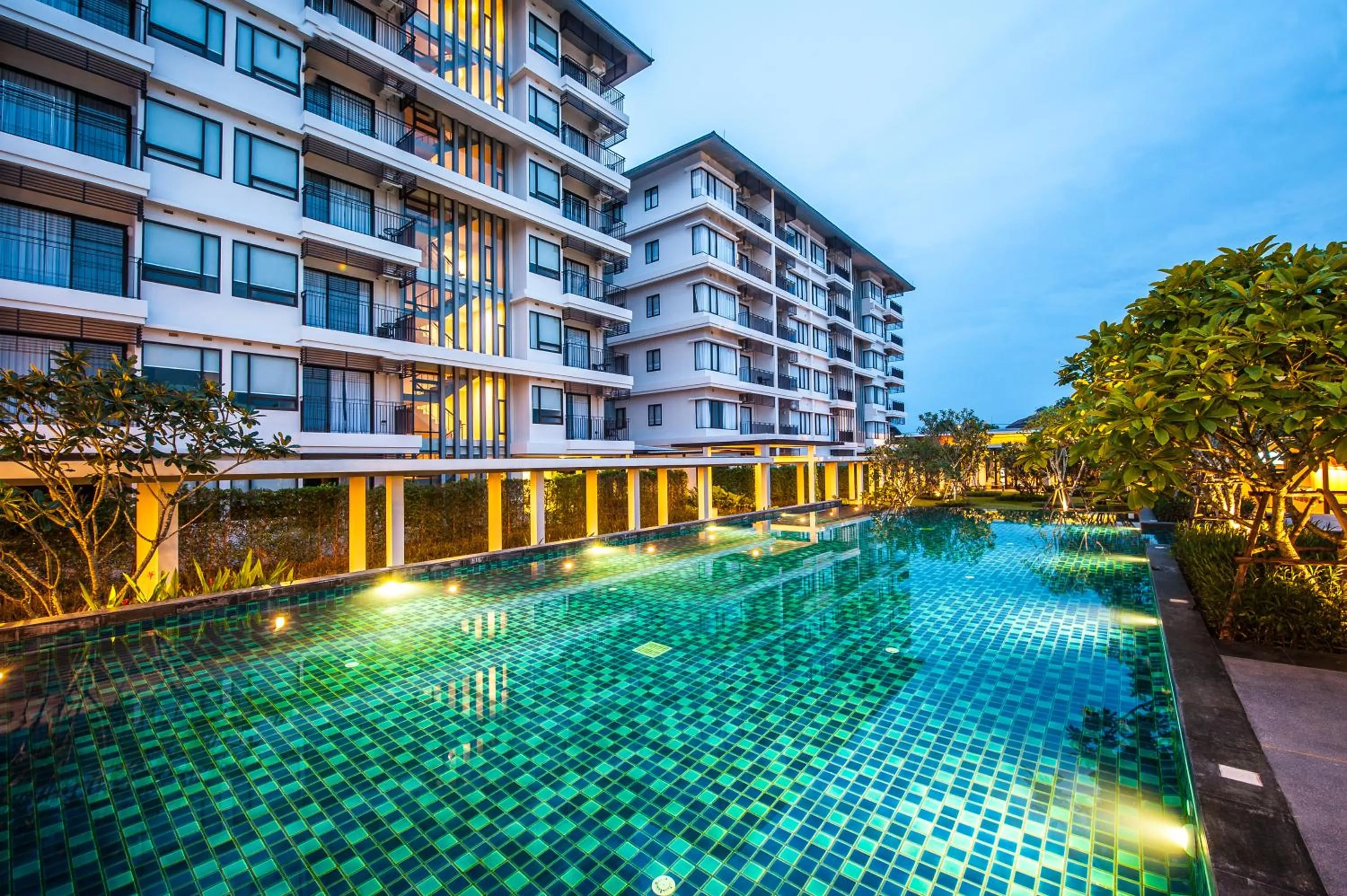 Swimming pool in Burgundy Residence 304