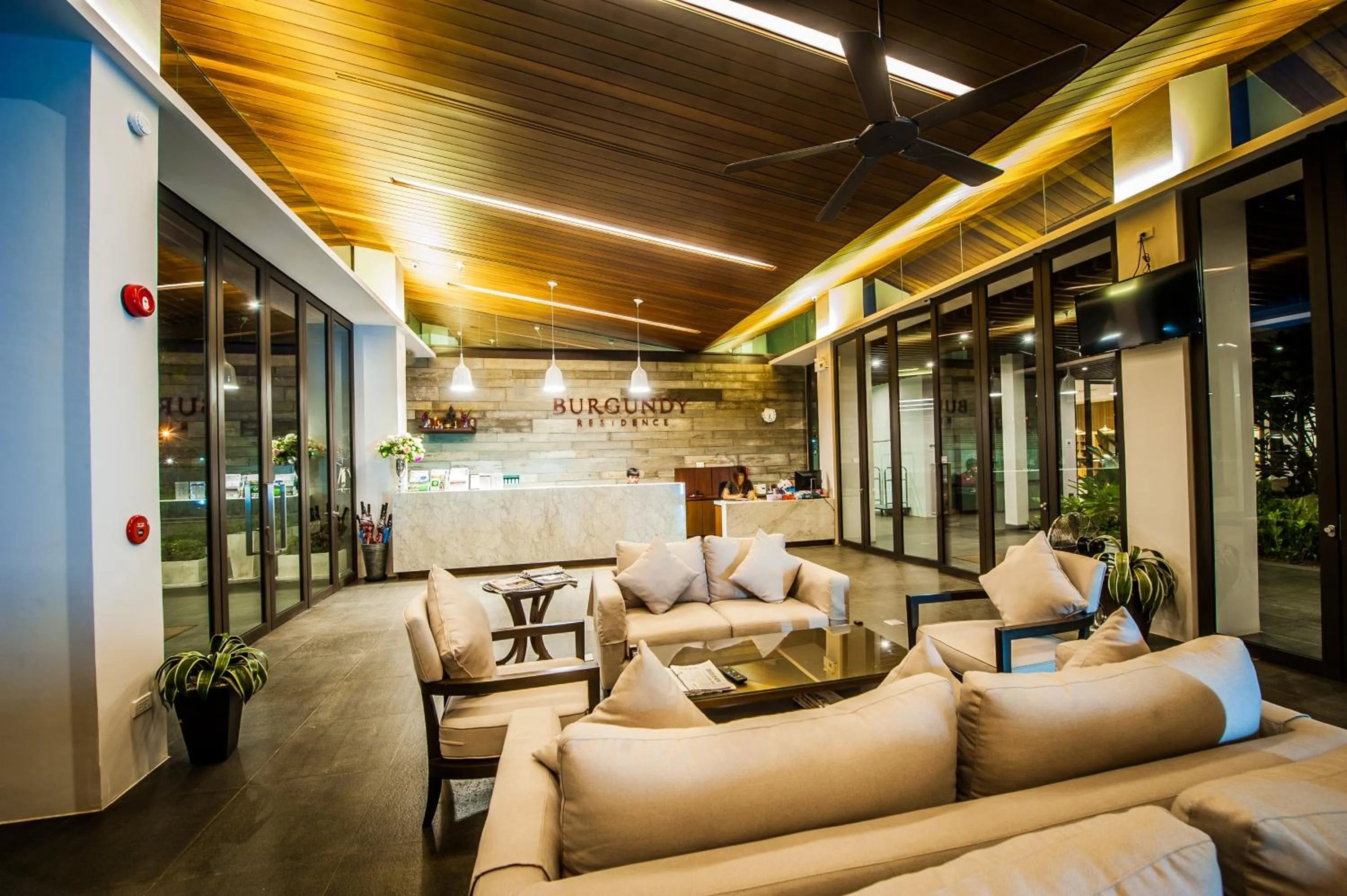 Lobby or reception in Burgundy Residence 304