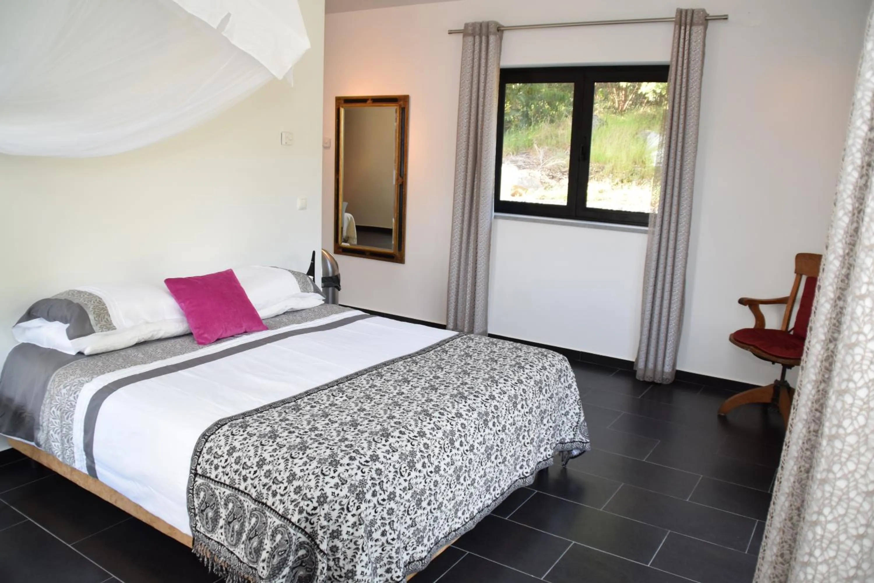 Bedroom, Bed in Pirilampo