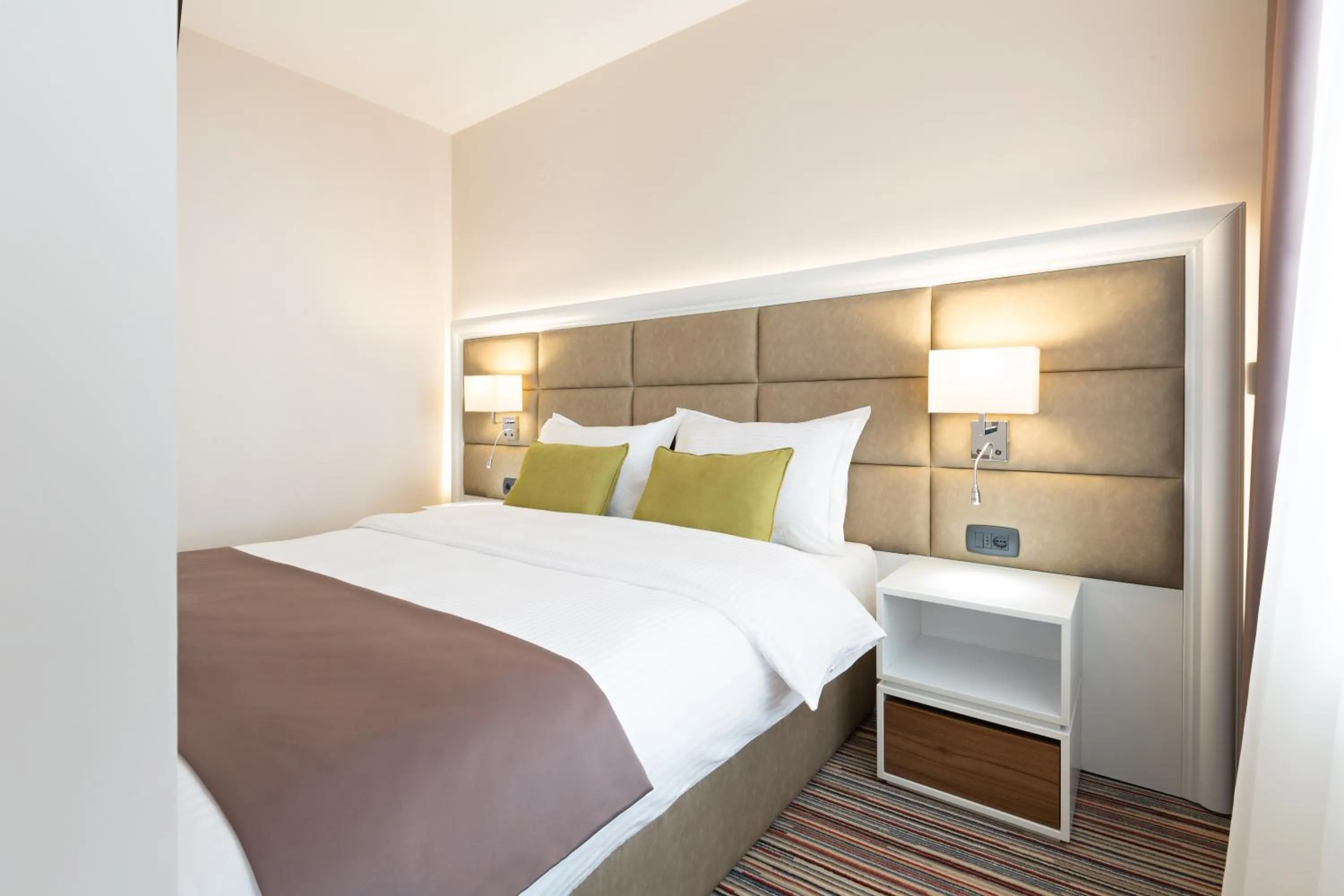 Bedroom, Bed in Hotel TESLA - Smart Stay Garni