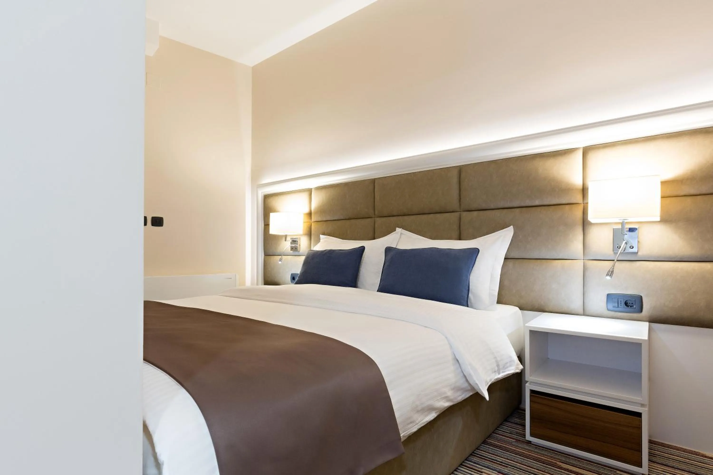 Bedroom, Bed in Hotel TESLA - Smart Stay Garni