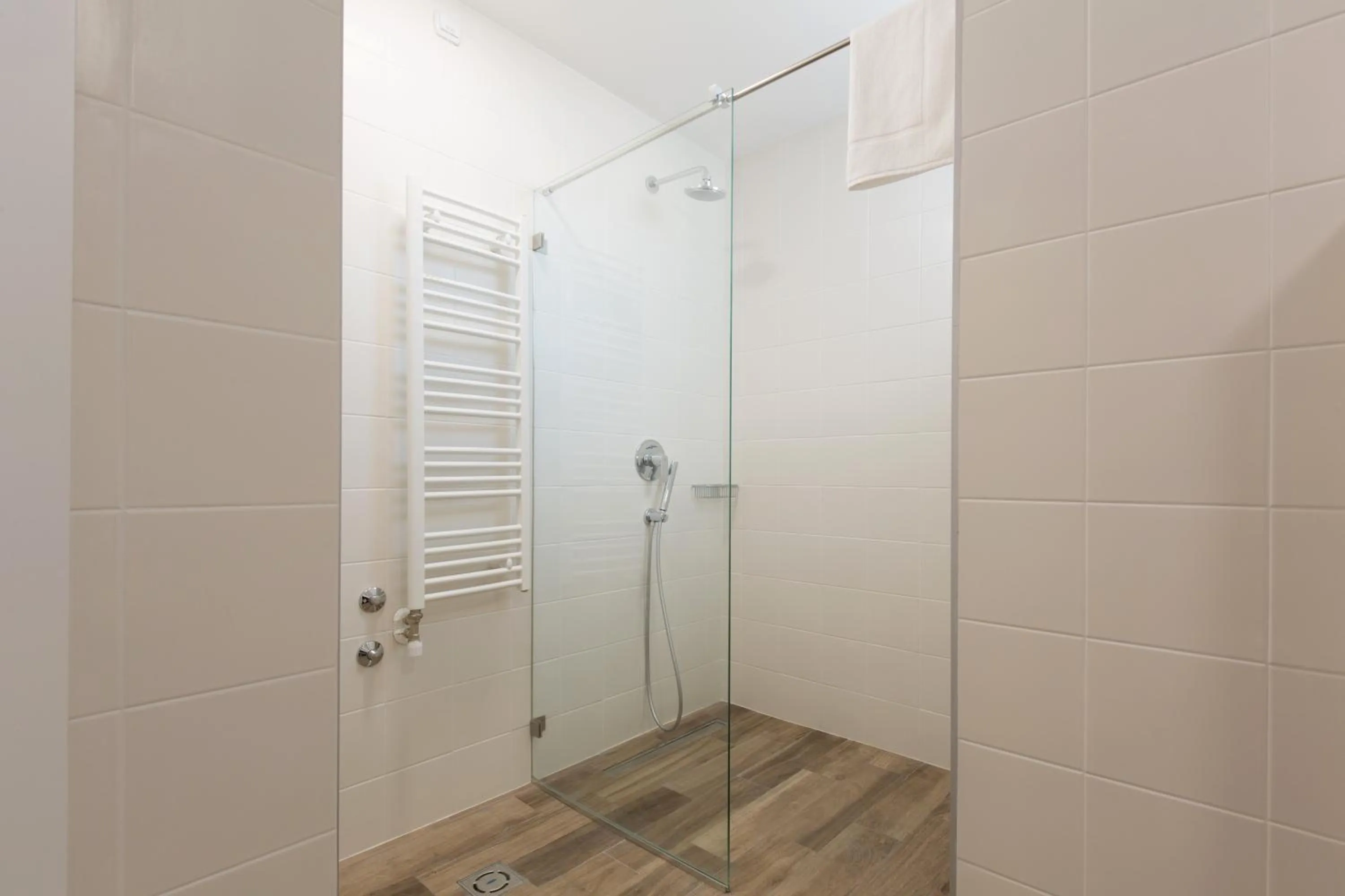 Bathroom in Hotel TESLA - Smart Stay Garni