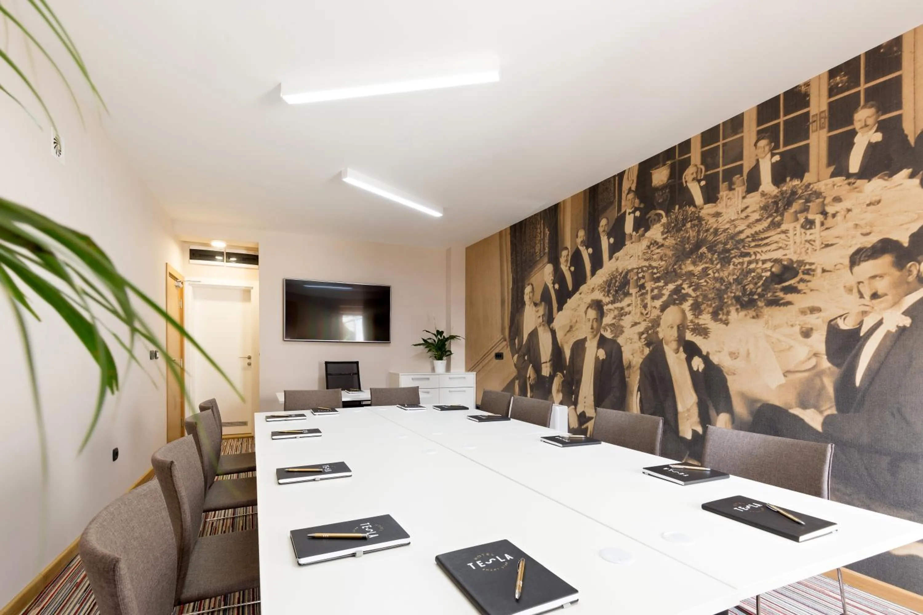 Meeting/conference room in Hotel TESLA - Smart Stay Garni