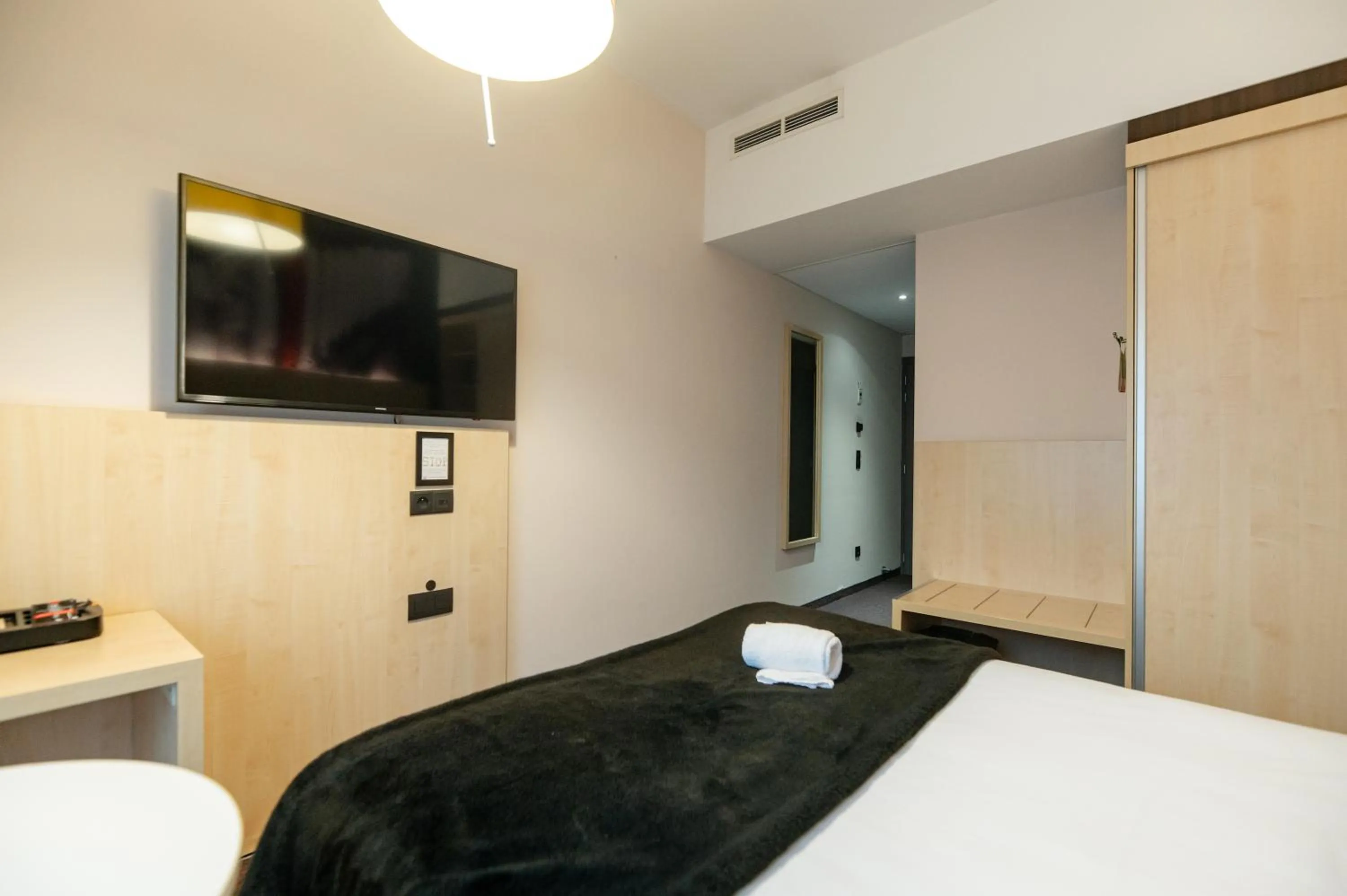 Bedroom, Bed in Hotel & Aparthotel Alize Mouscron