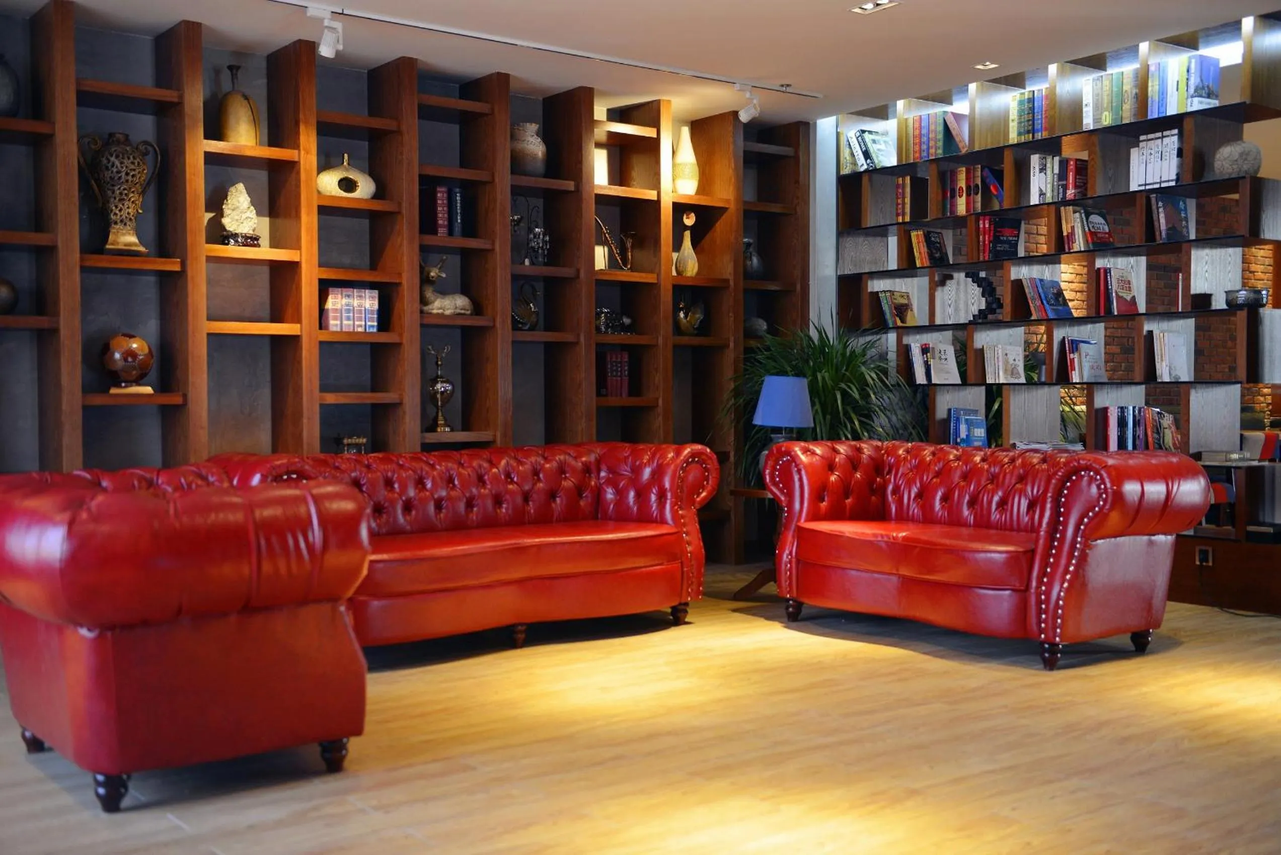 James Joyce Hotel Qinhuangdao Railway Station