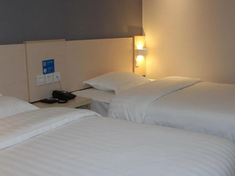 Bed in 7Days Inn Beijing Yongdingmenwai Station