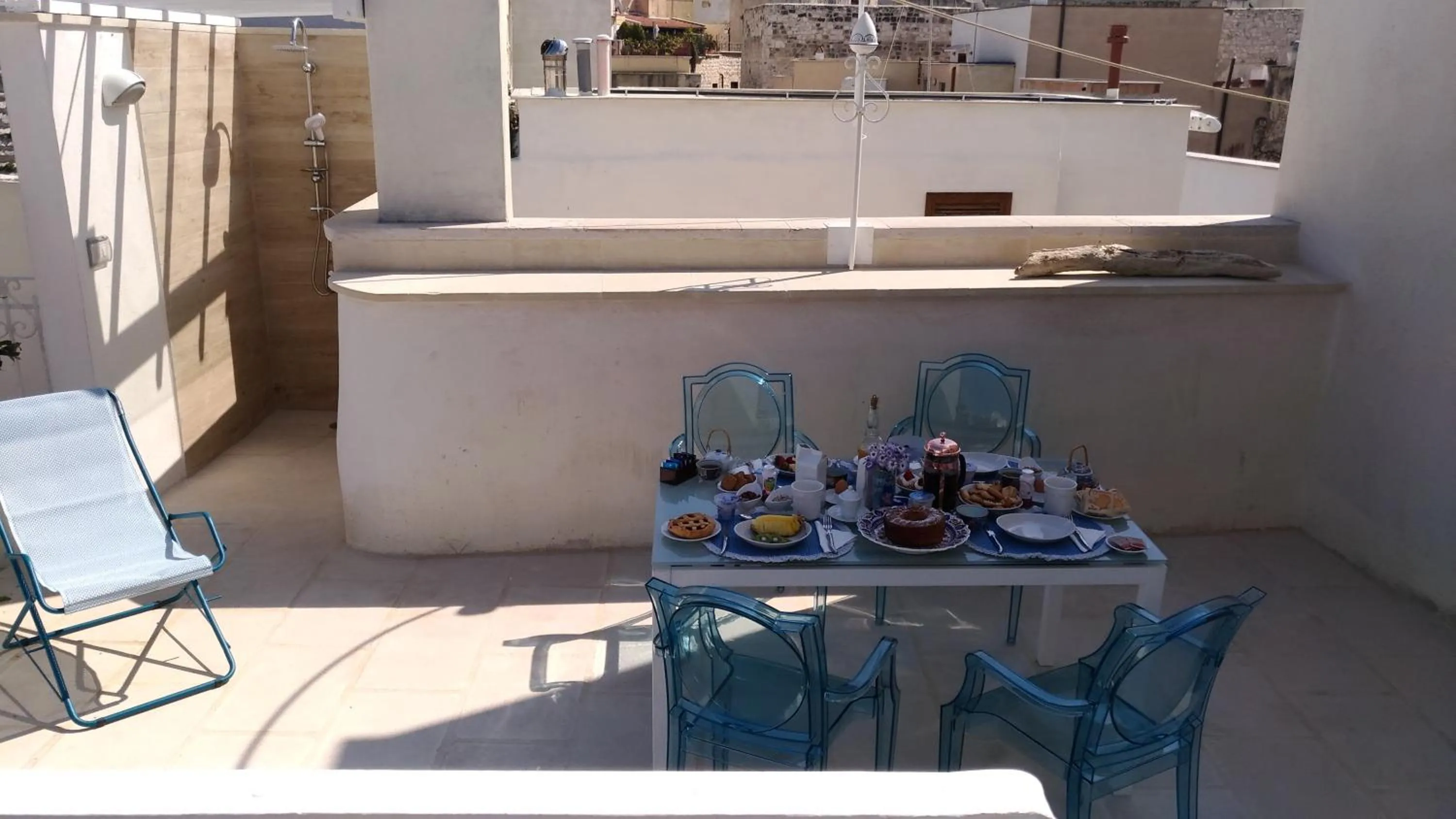 Shower in B&B re apartments Palazzo Muscati