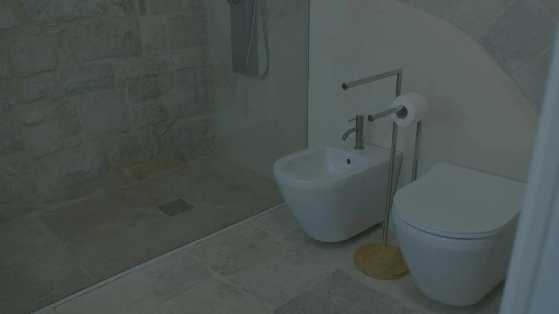 Shower in B&B re apartments Palazzo Muscati