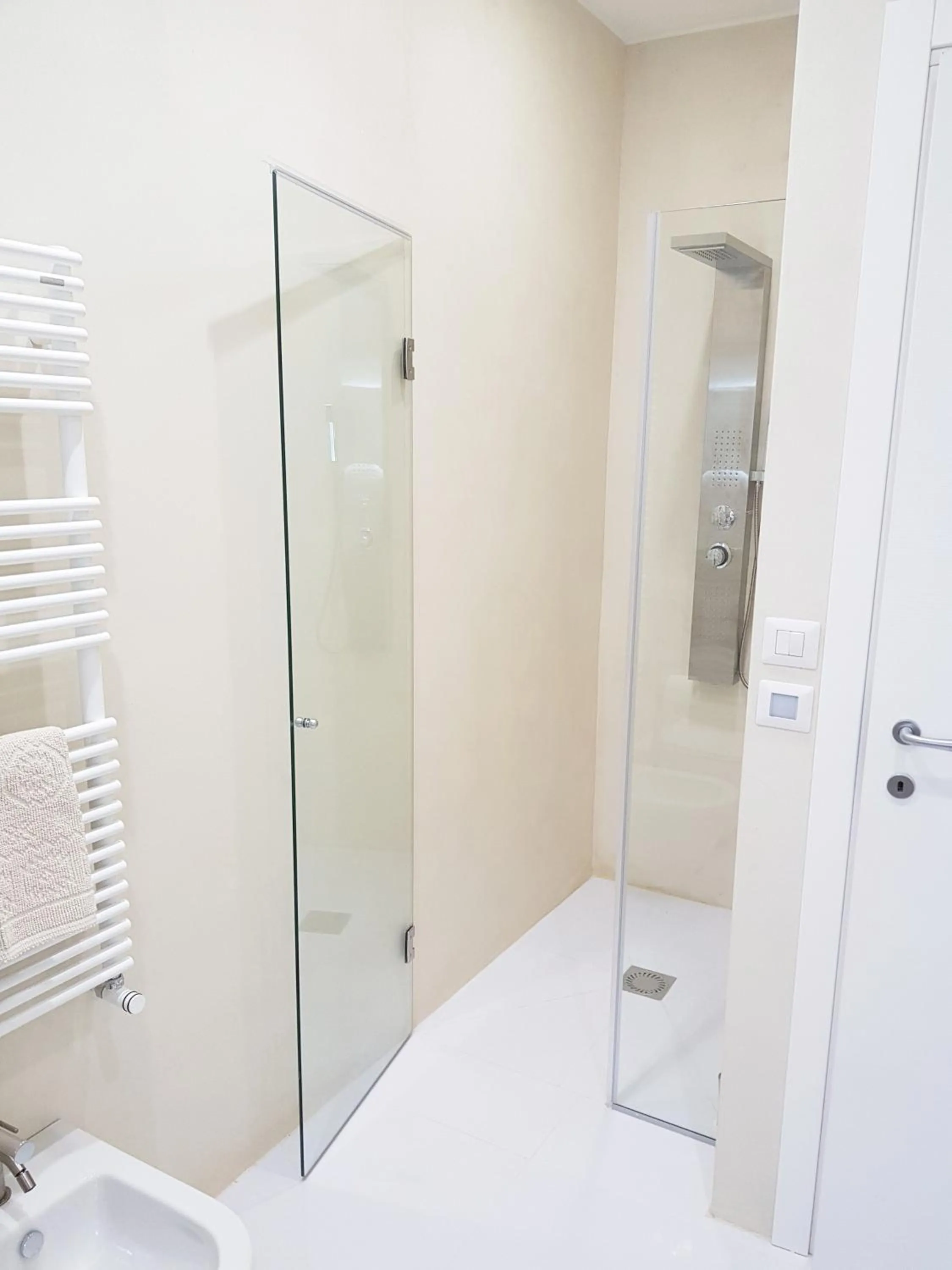 Shower in B&B re apartments Palazzo Muscati