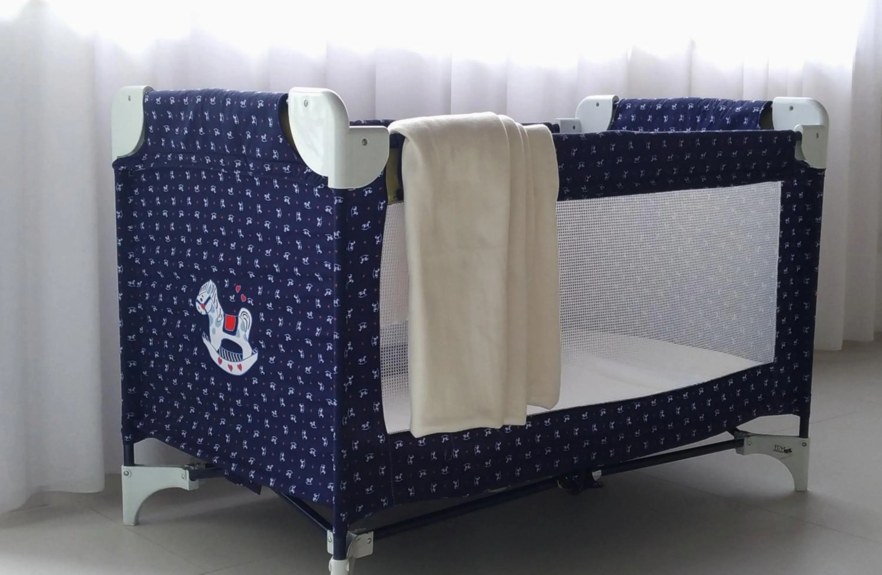 Decorative detail, Bed in B&B re apartments Palazzo Muscati