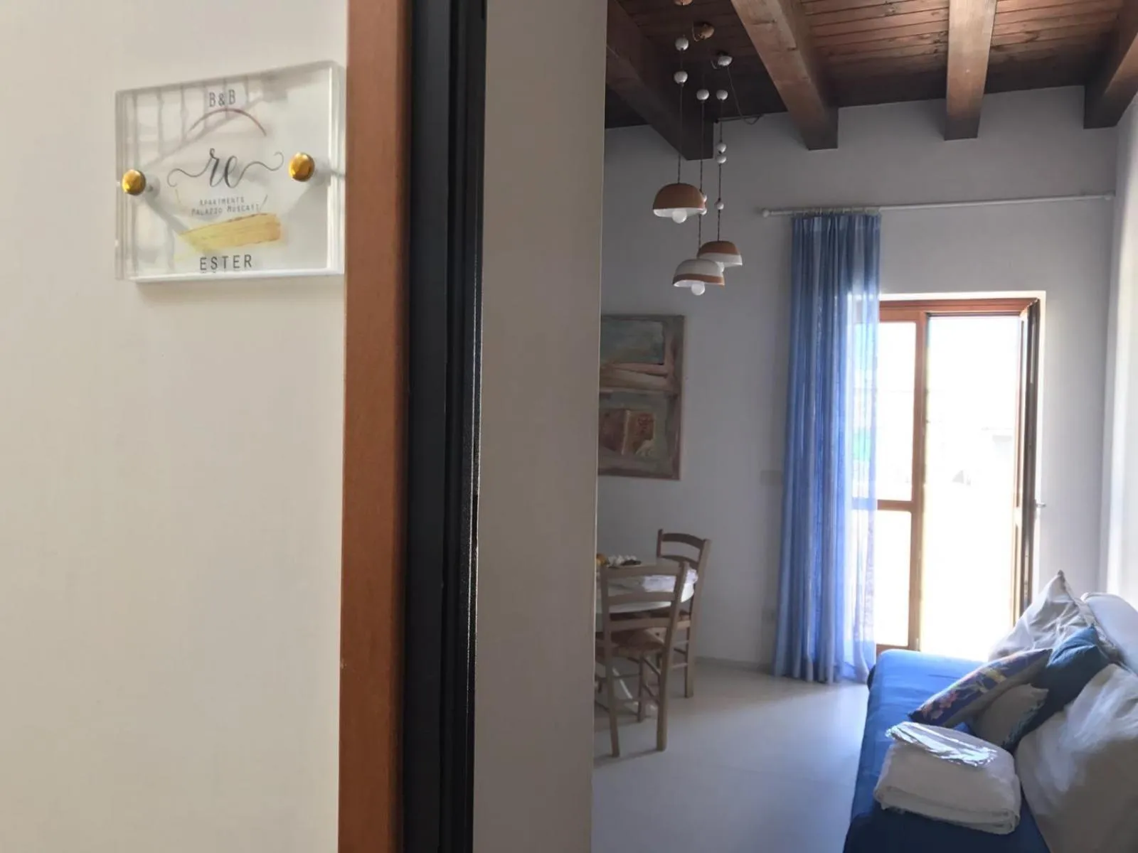 Facade/entrance in B&B re apartments Palazzo Muscati