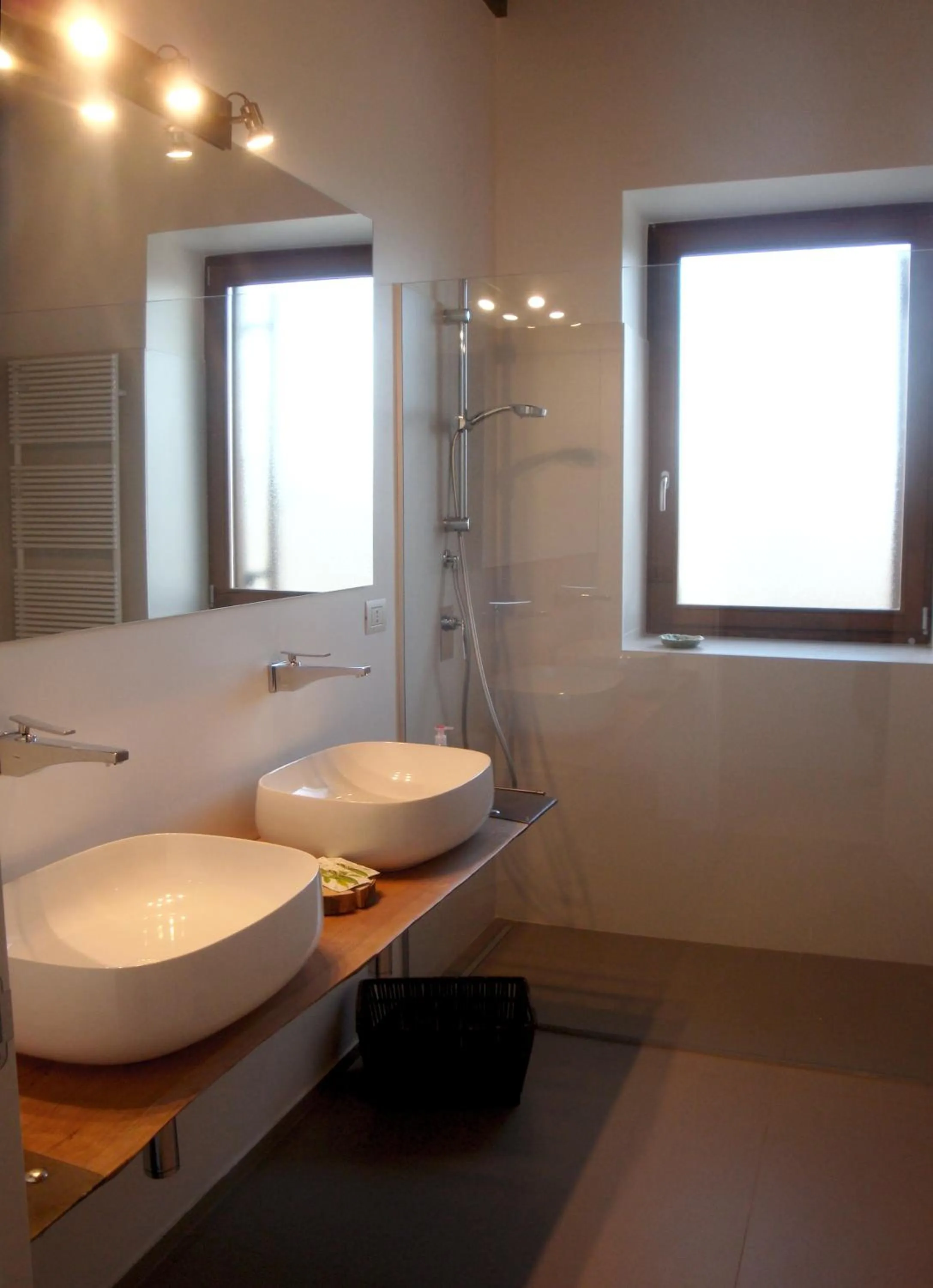 Shower in B&B re apartments Palazzo Muscati