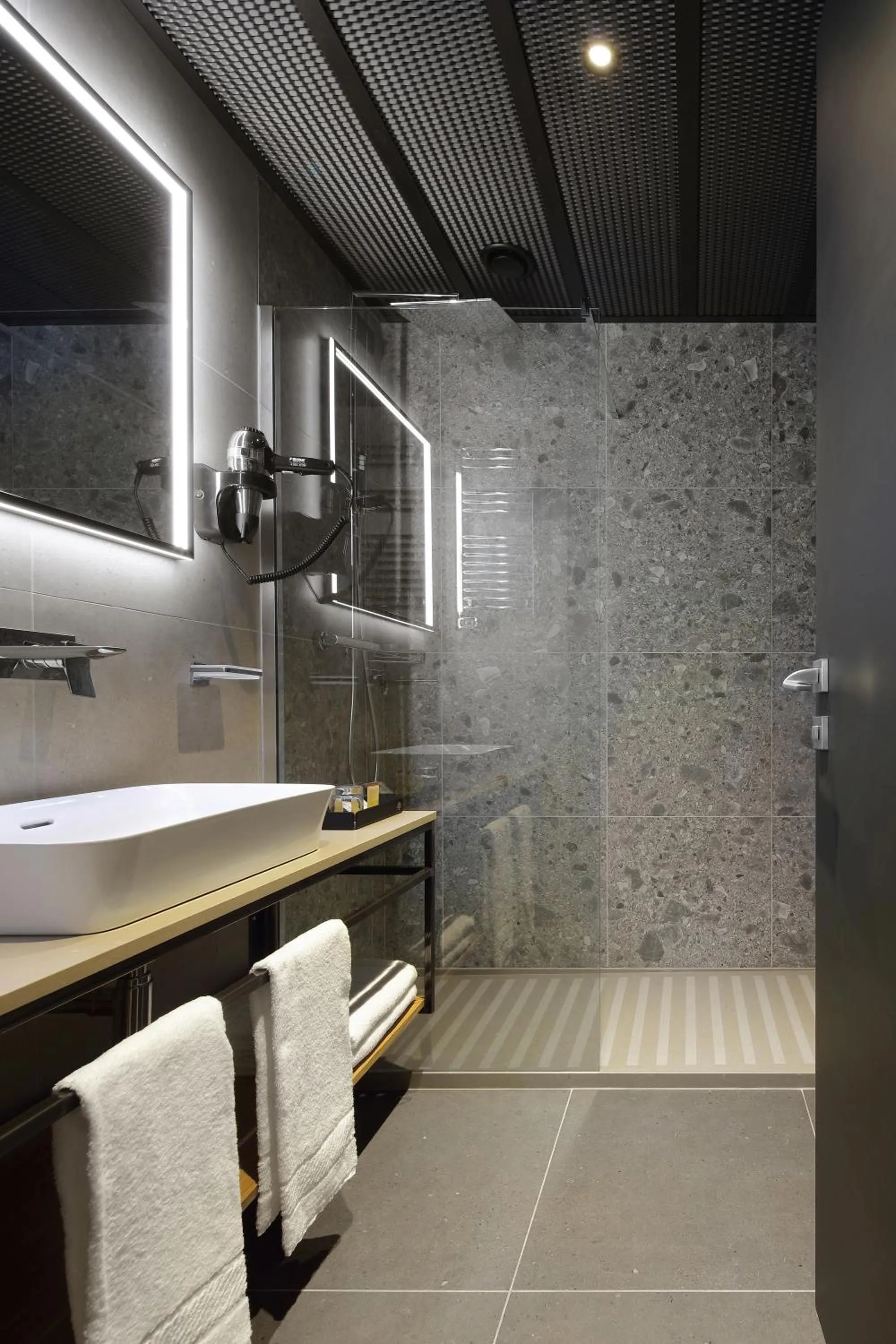 Bathroom in VERSOVERDE HOTEL Alzaia Naviglio Grande