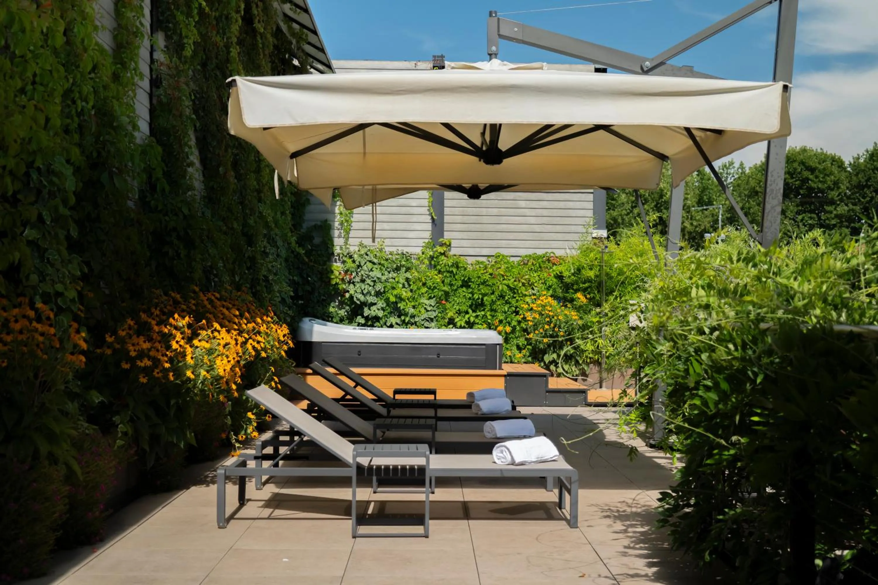 Hot Tub in VERSOVERDE HOTEL Alzaia Naviglio Grande