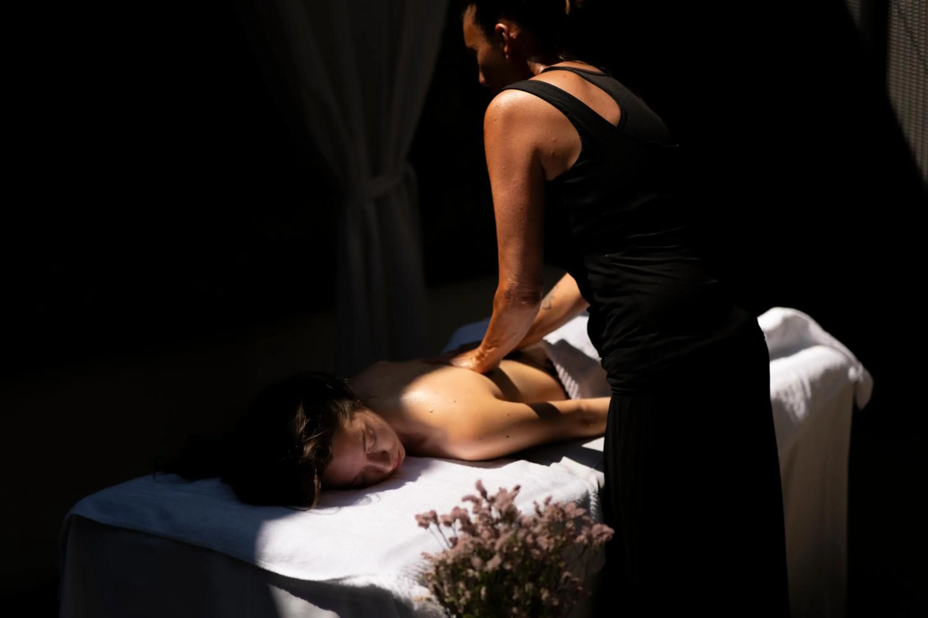 Massage in VERSOVERDE HOTEL Alzaia Naviglio Grande