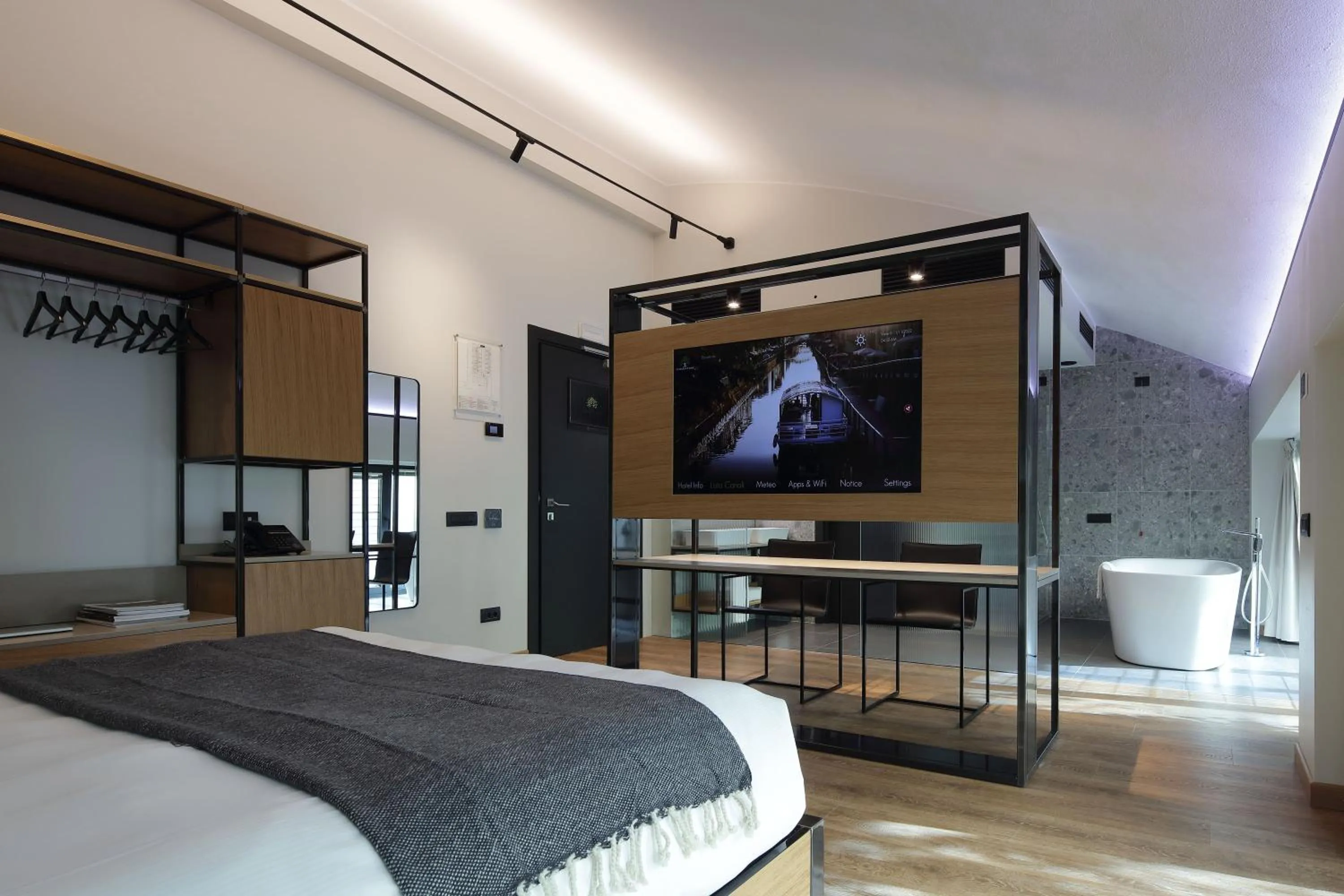 Bedroom, Bed in VERSOVERDE HOTEL Alzaia Naviglio Grande