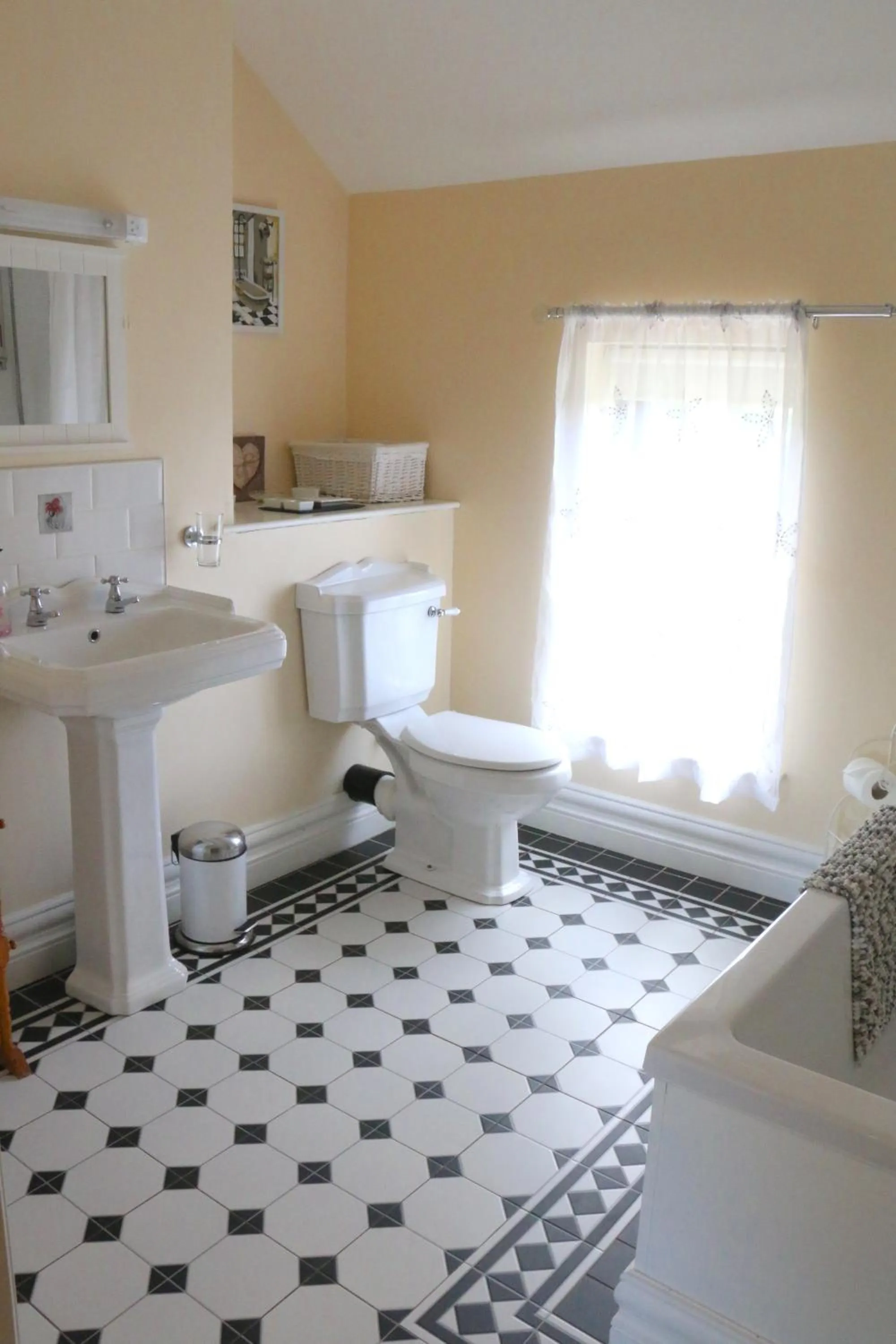 Toilet in Emy Lakehouse - near Castle Leslie, Glaslough