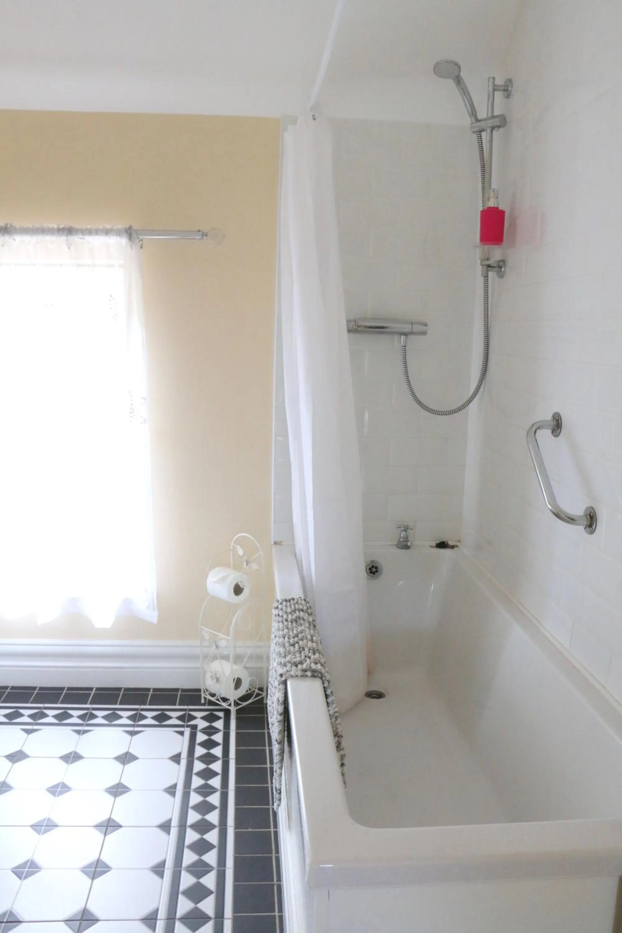 Bathroom in Emy Lakehouse - near Castle Leslie, Glaslough