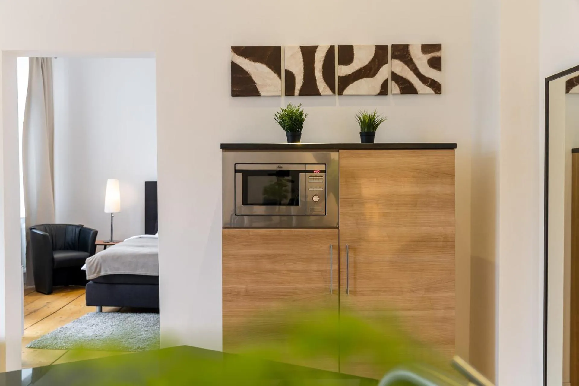 minibar, Bed in Appartements an der Therme