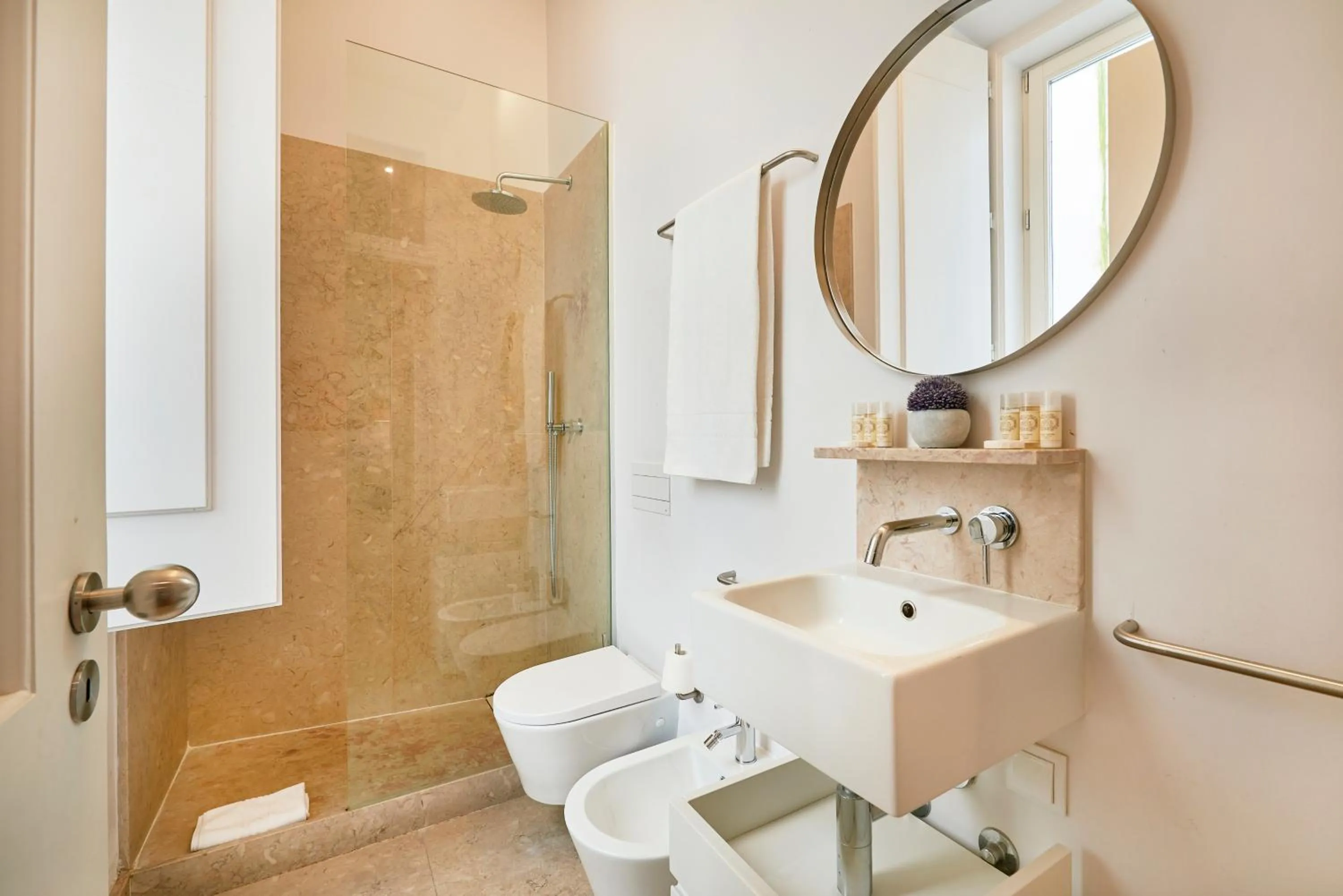 Bathroom in Lisbon Five Stars Apartments Combro 7